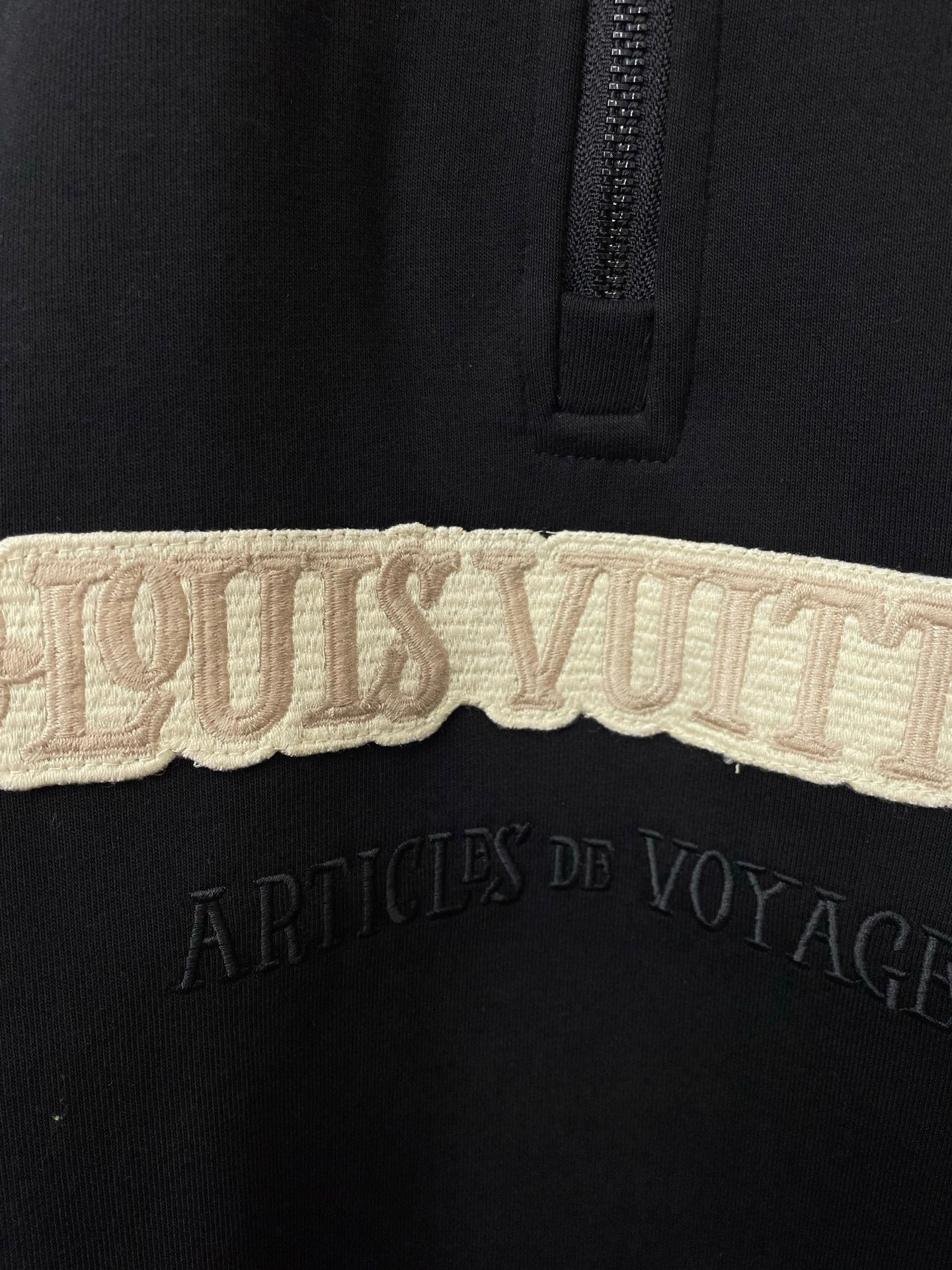 TWO-PIECE ZIP COLLAR SWEAT SET WITH CONTRAST DETAILS