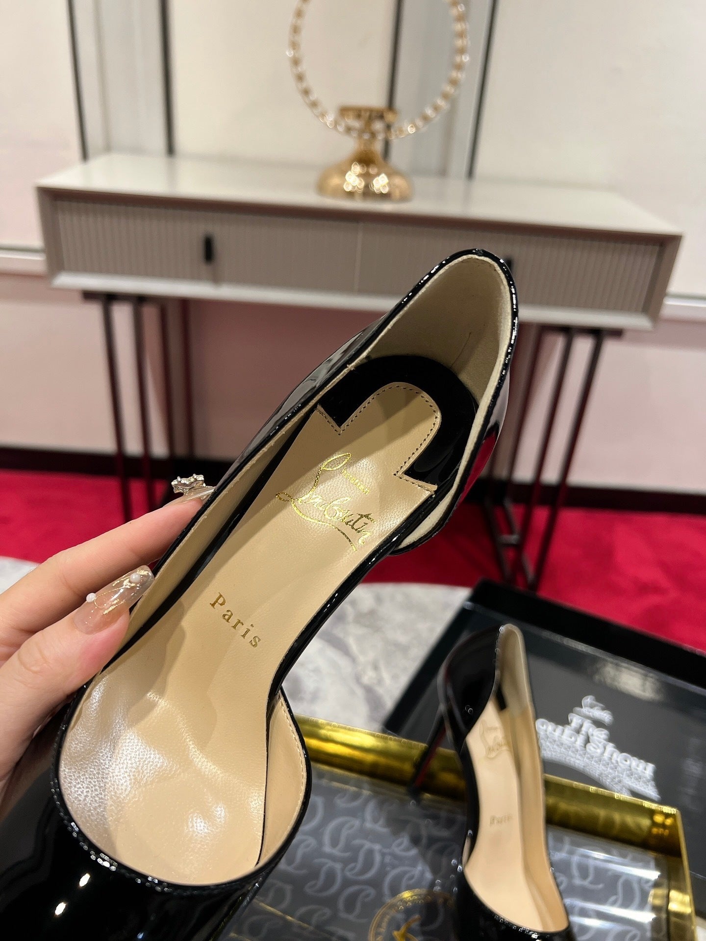 BLACK PATENT STILETTO POINTED PUMPS