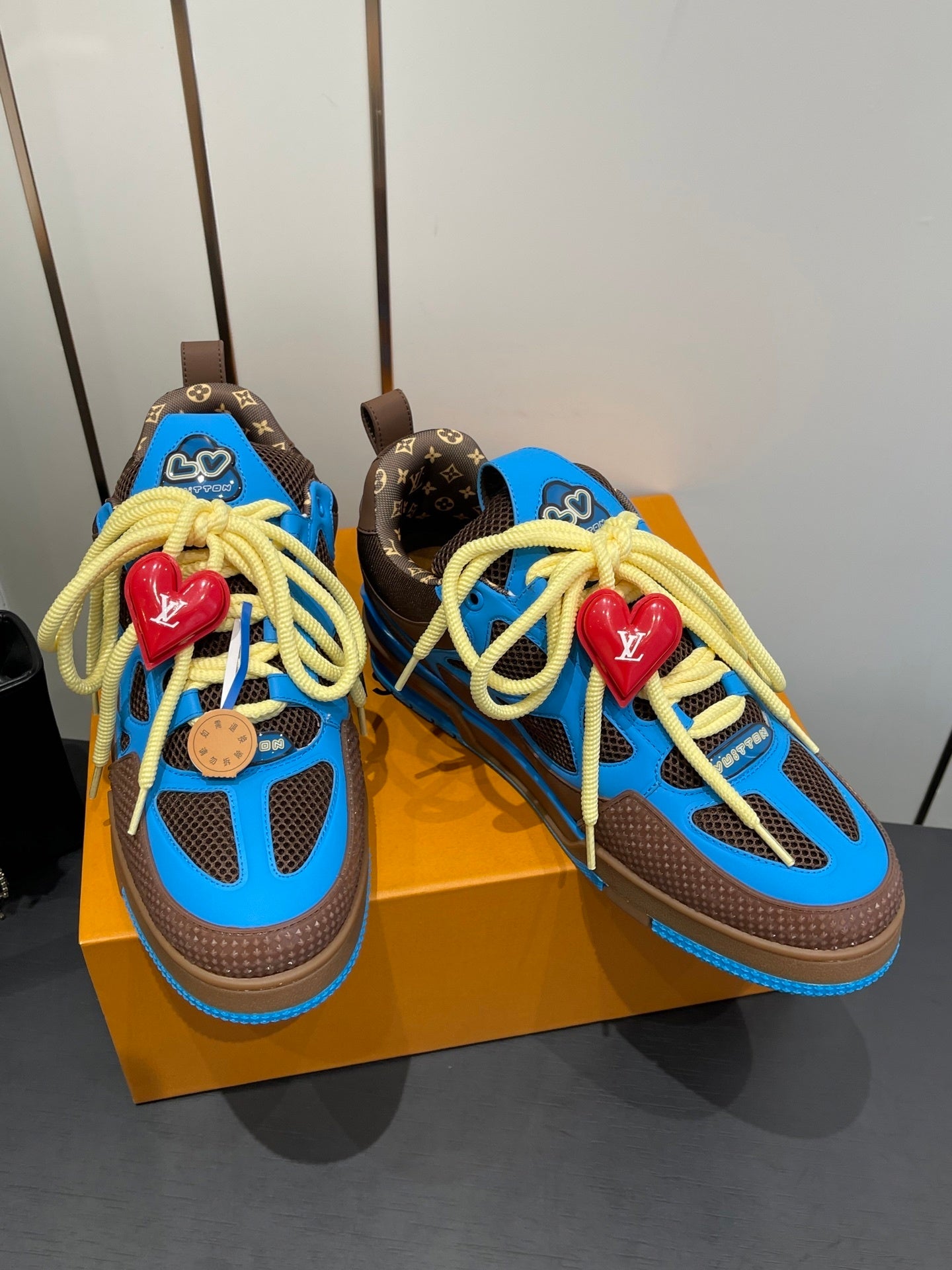 COLORBLOCK PERFORMANCE SNEAKERS WITH OVERSIZED LACES