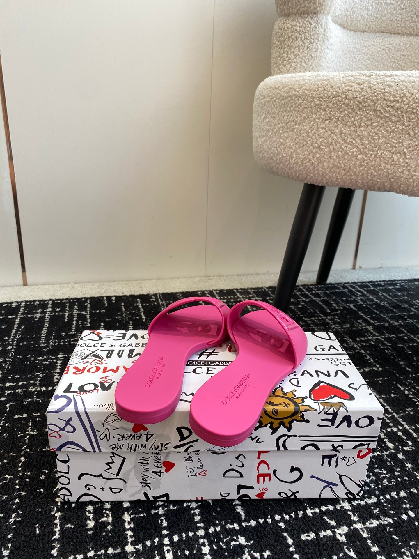PINK LOGO RUBBER SLIDES