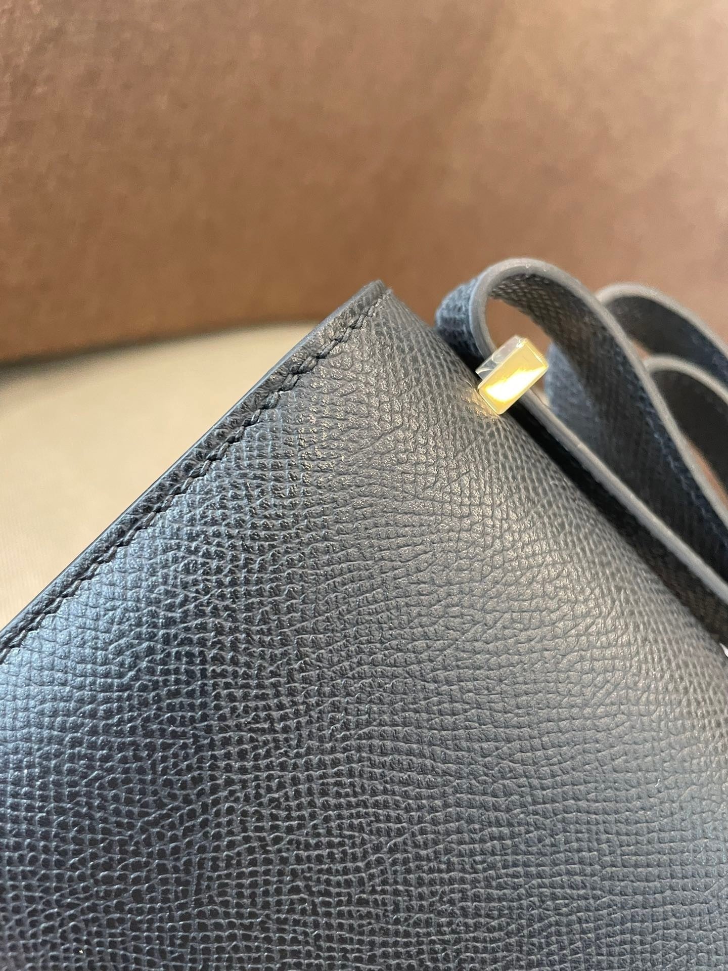 STRUCTURED LEATHER CROSSBODY BAG