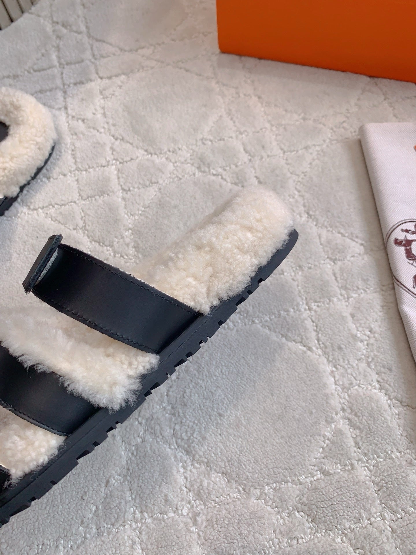 BLACK FAUX SHEARLING SLIDES WITH ADJUSTABLE COMFORT FIT