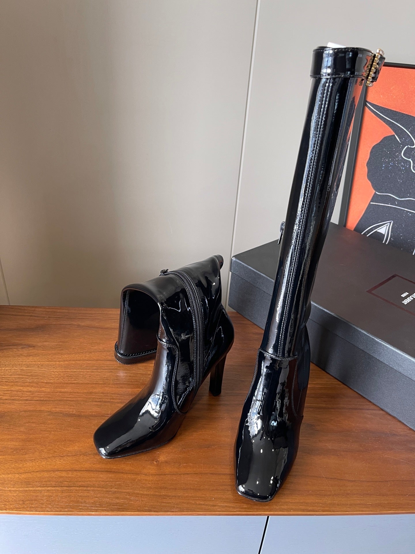 GLOSSY HIGH HEEL KNEE BOOTS