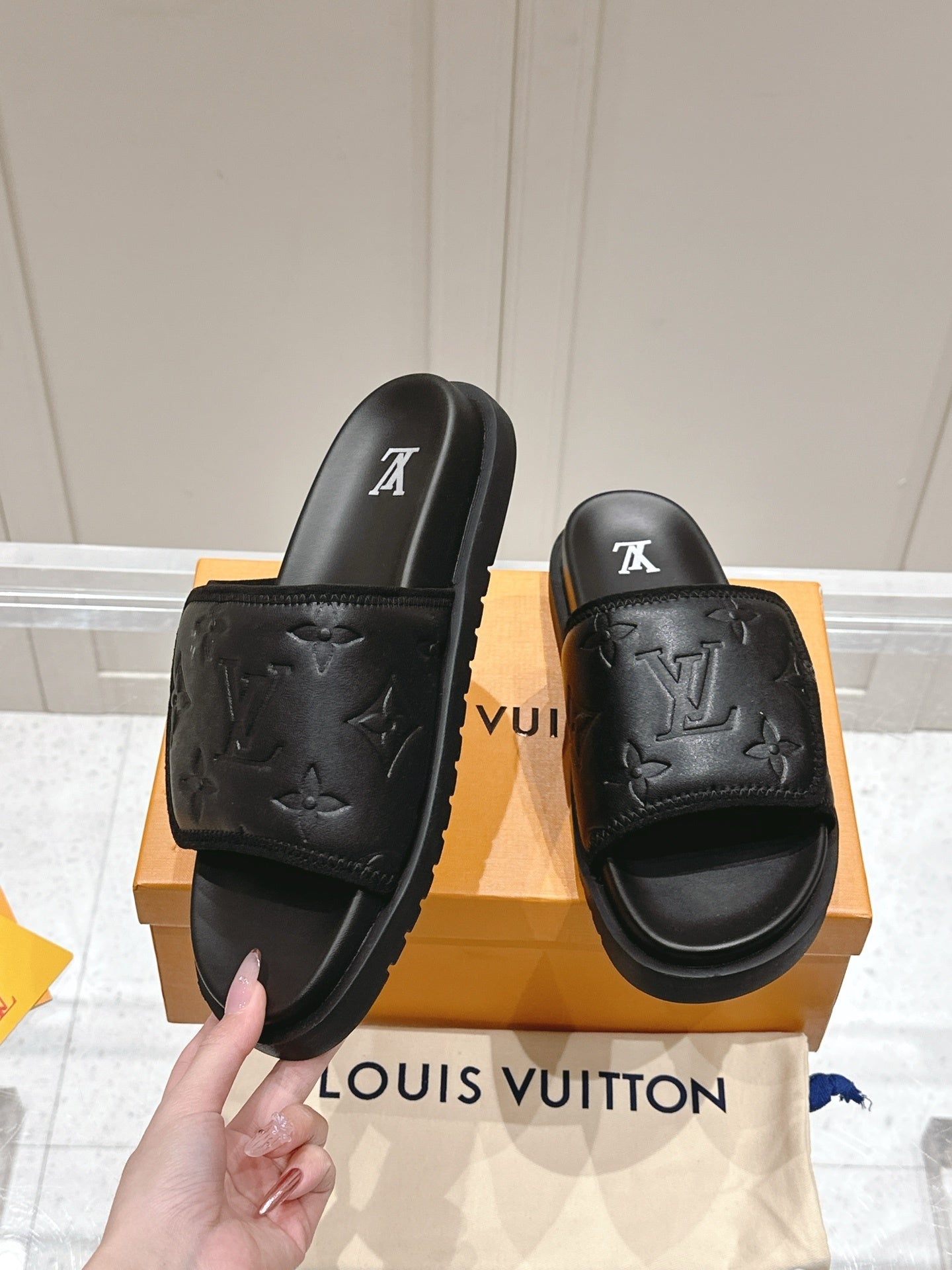 BLACK EMBOSSED SLIDE SANDALS