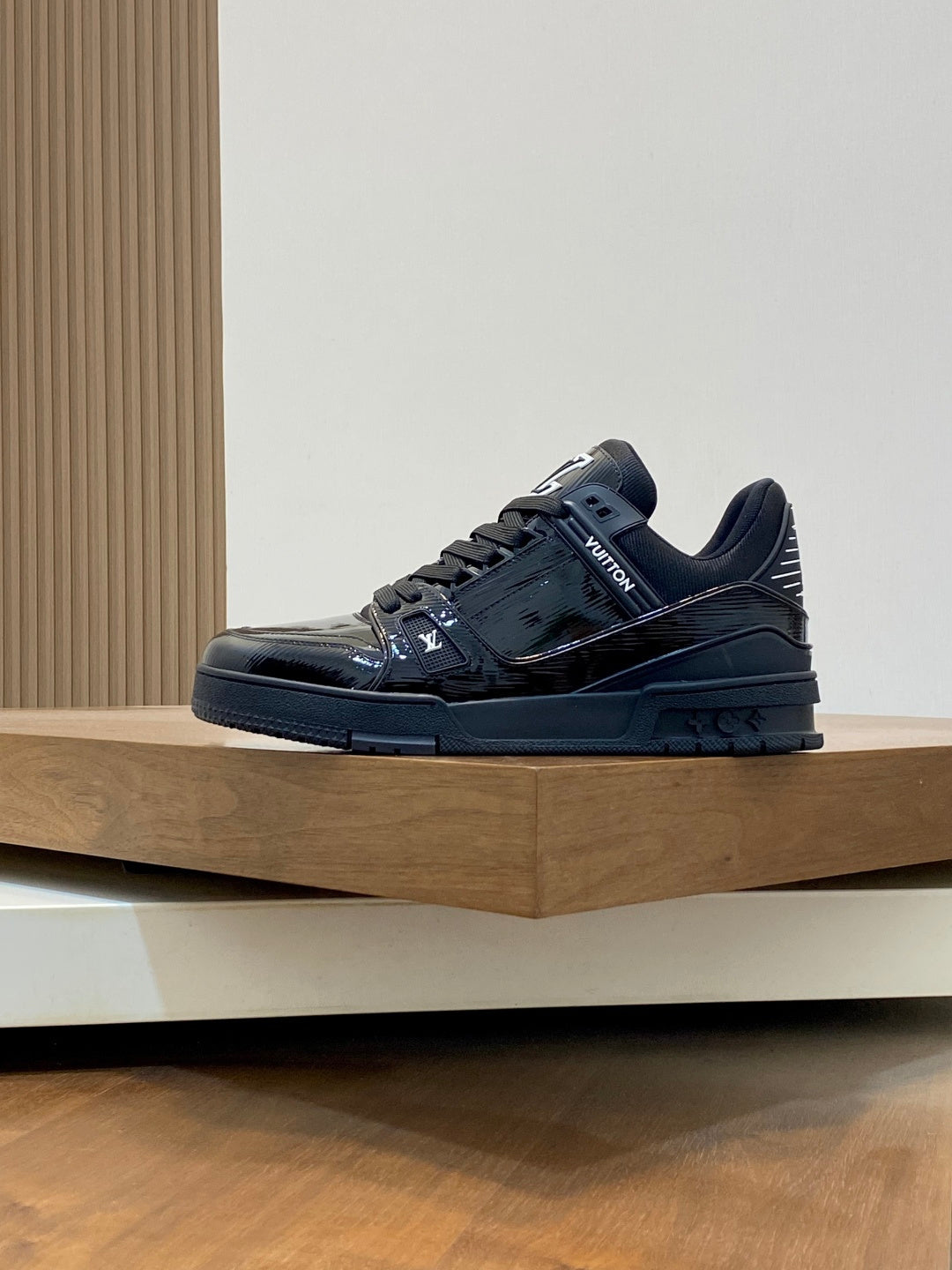 BLACK GLOSS LOW-TOP SNEAKERS