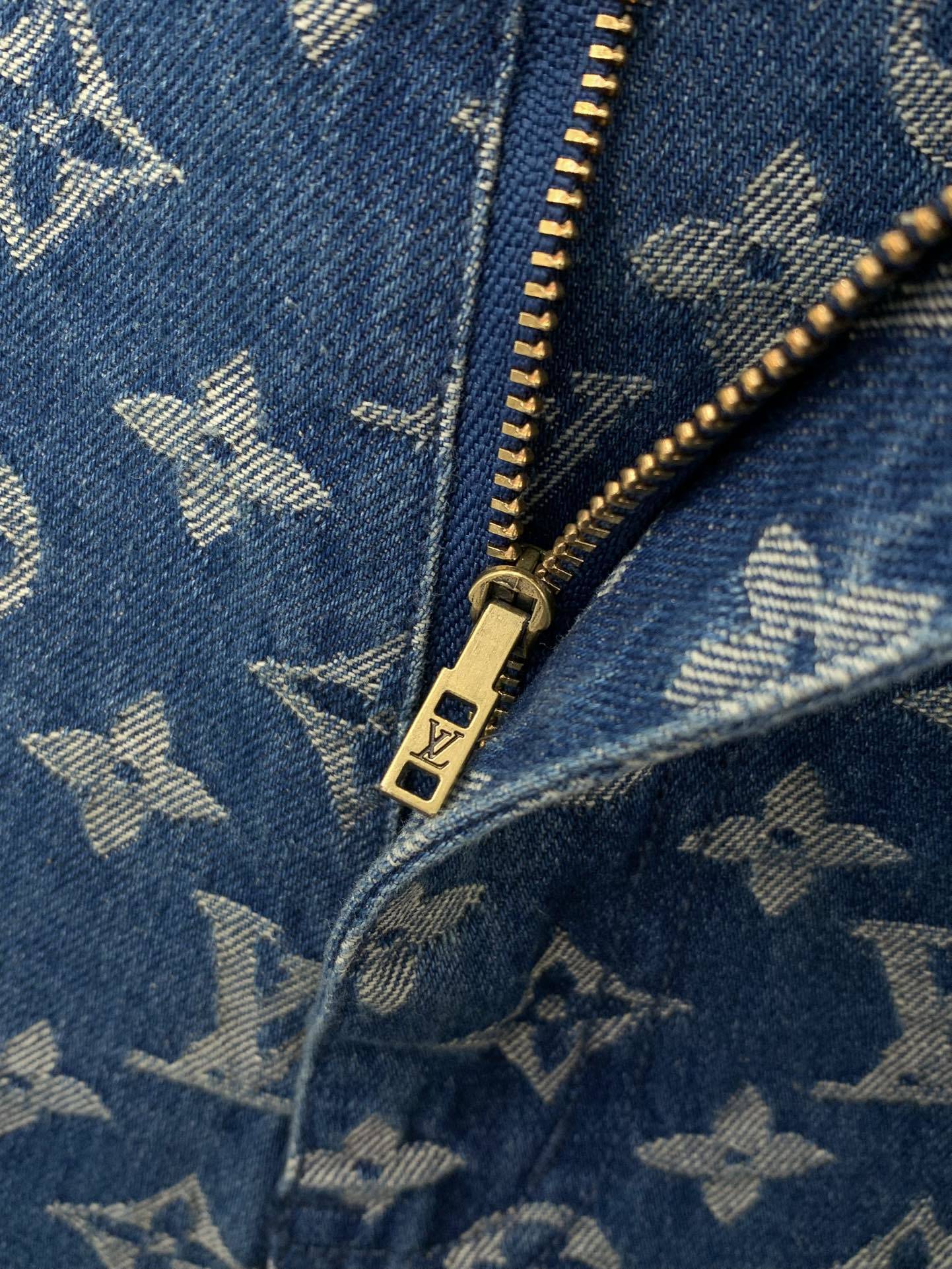 Jeansshorts mit Monogrammmuster