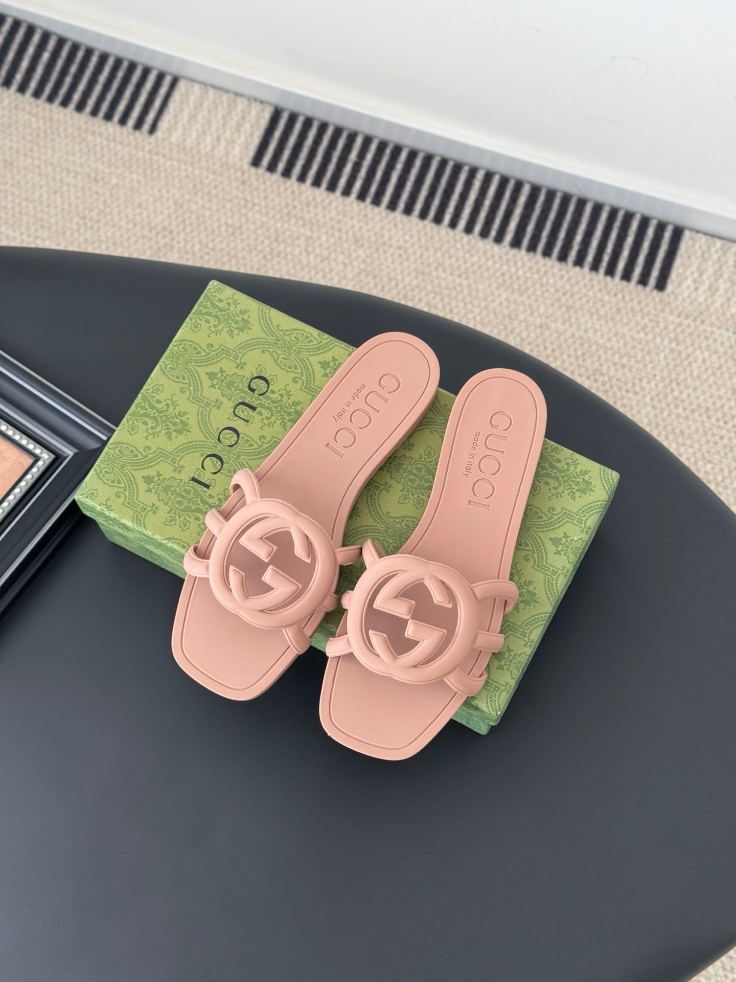 BLUSH PINK LOGO DETAIL FLAT SLIDES