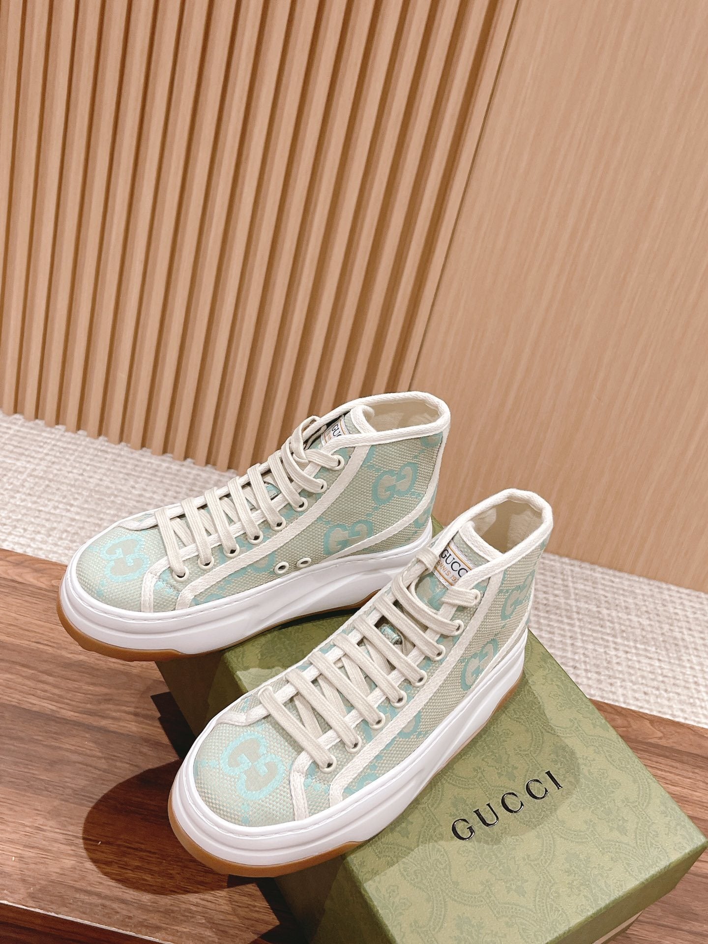 MINT HIGH-TOP CASUAL SNEAKERS
