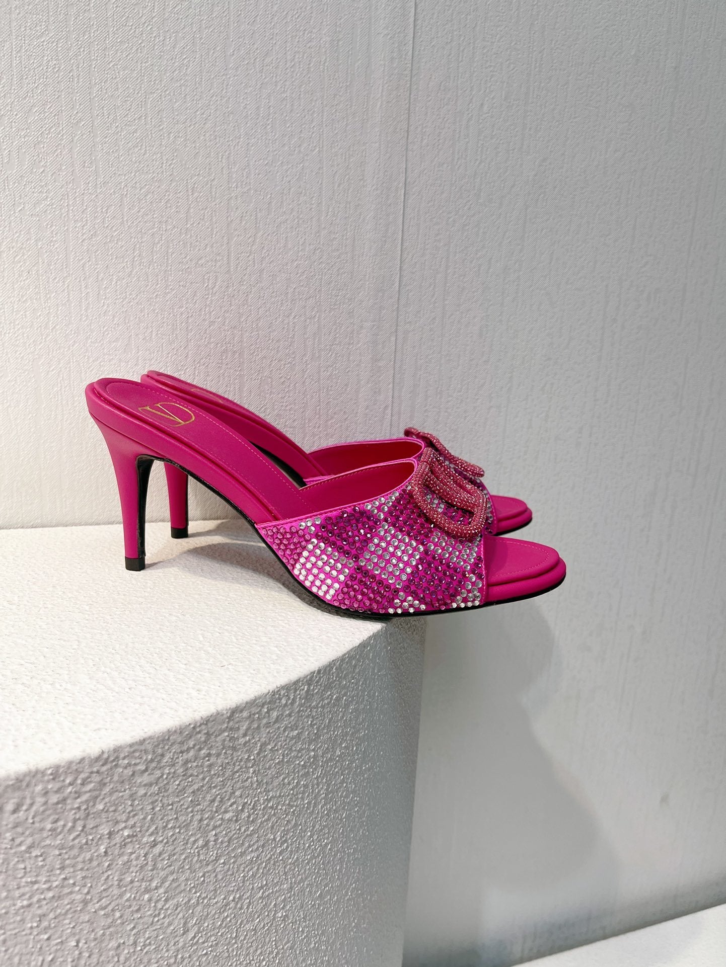 CRYSTAL EMBELLISHED MULE HEELS – HOT PINK