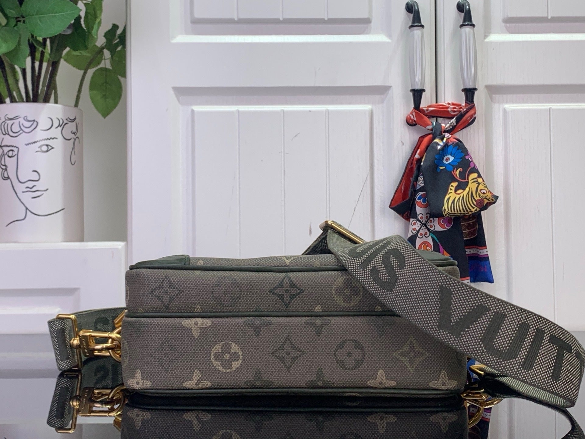 STRUCTURED TOP-HANDLE CROSSBODY BAG