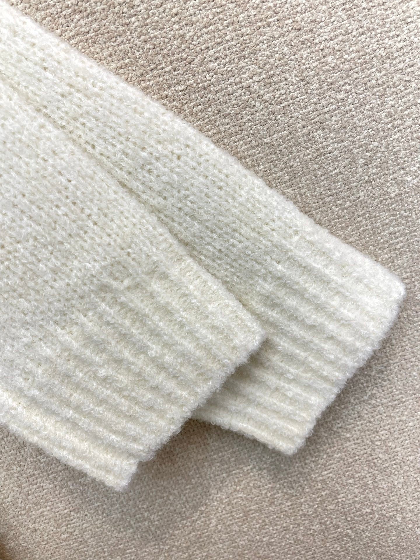 SOFT KNIT CREWNECK SWEATER WITH CONTRAST LETTER DETAIL