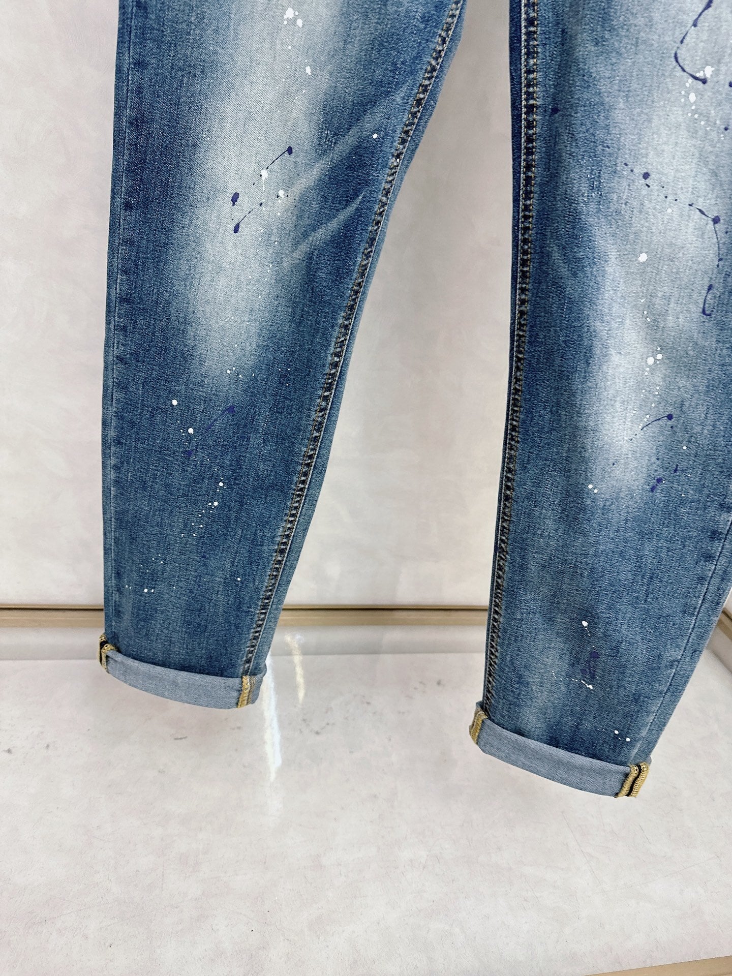 DARK BLUE DENIM JEANS WITH FADED BACK POCKET PRINT