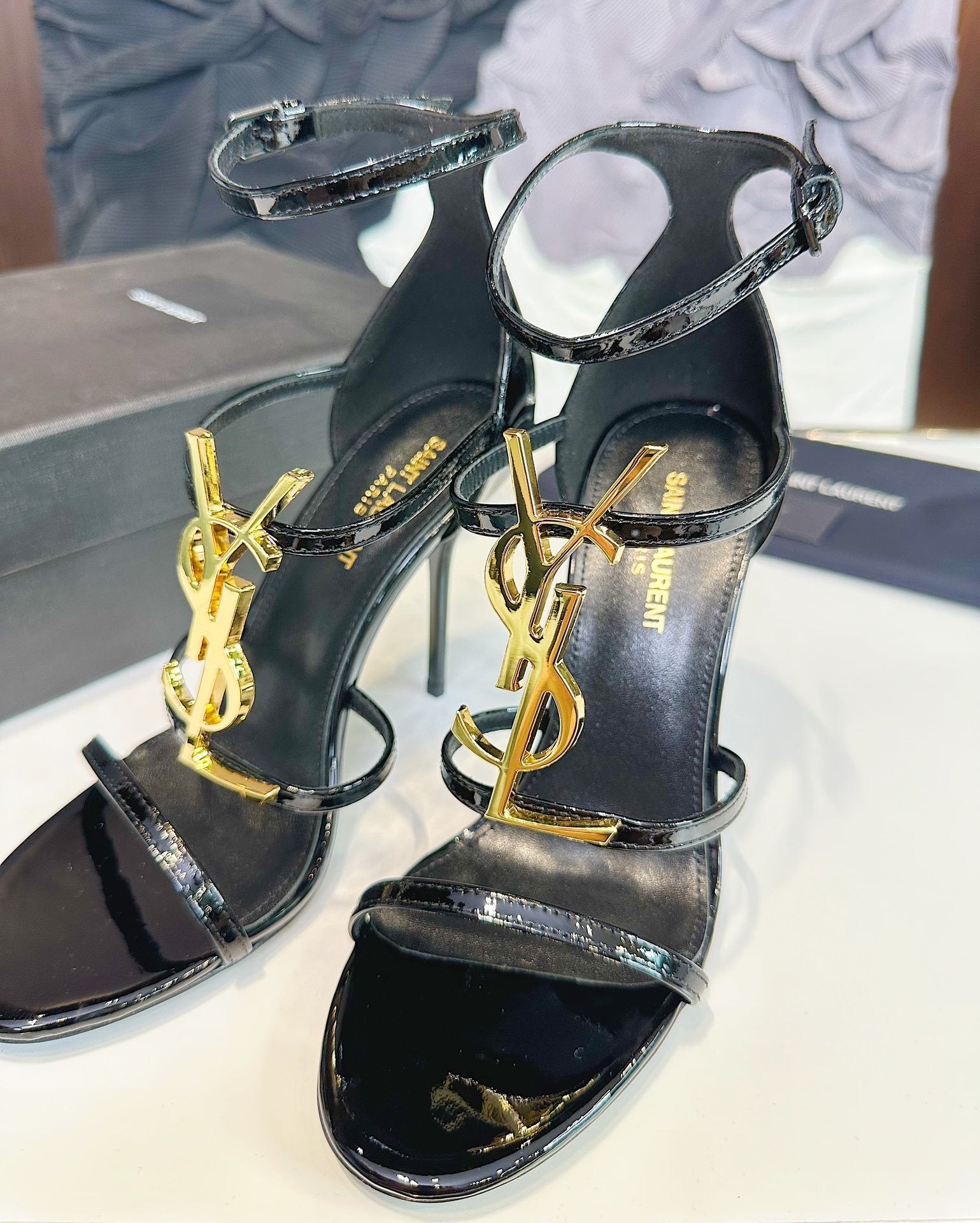 PATENT LEATHER ANKLE-STRAP LOGO HEEL SANDALS