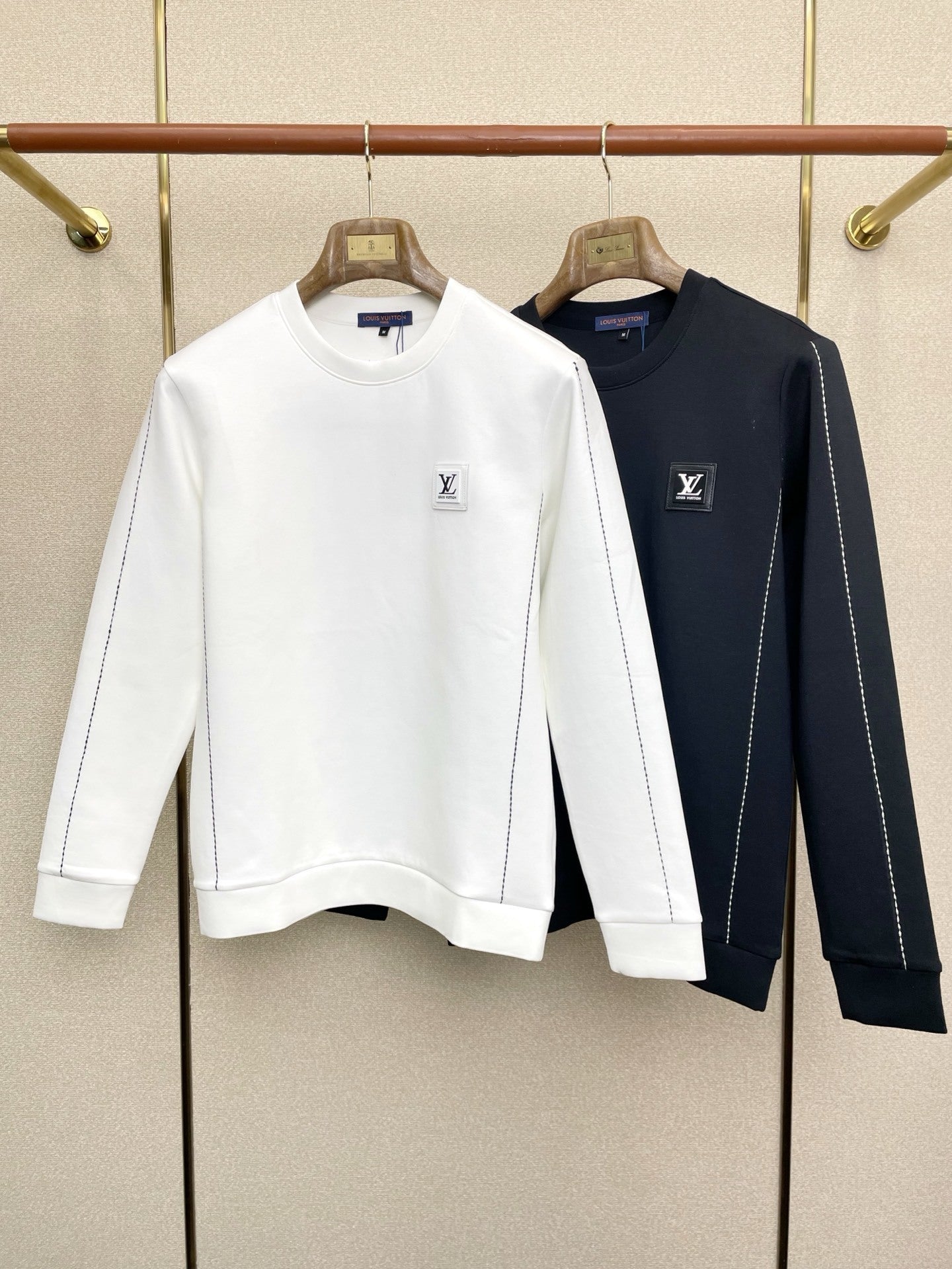 MINIMAL CREWNECK SWEATSHIRT WITH CONTRAST STITCHING