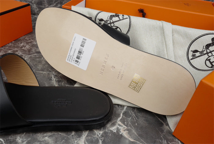 CLASSIC BLACK H-CUT LEATHER SLIDE SANDALS