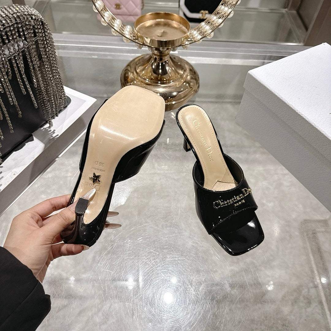 BLACK PATENT SQUARE-TOE MULE HEELS