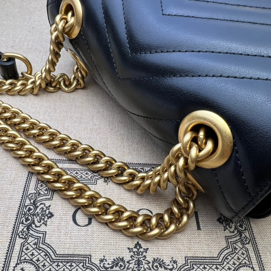 QUILTED MINI SHOULDER BAG WITH CHAIN DETAIL