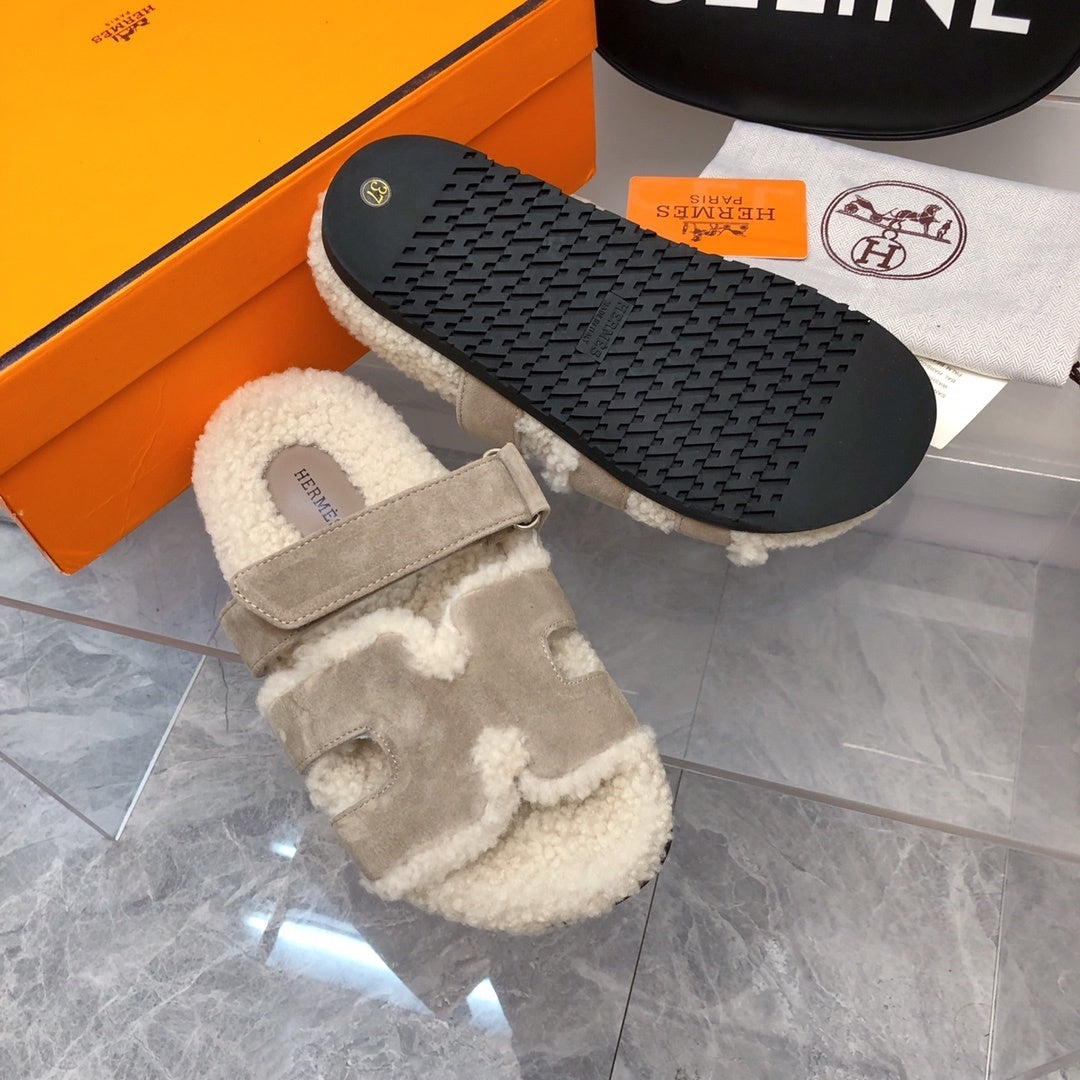 SHEARLING SLIDE SANDALS WITH TAUPE SUEDE STRAPS