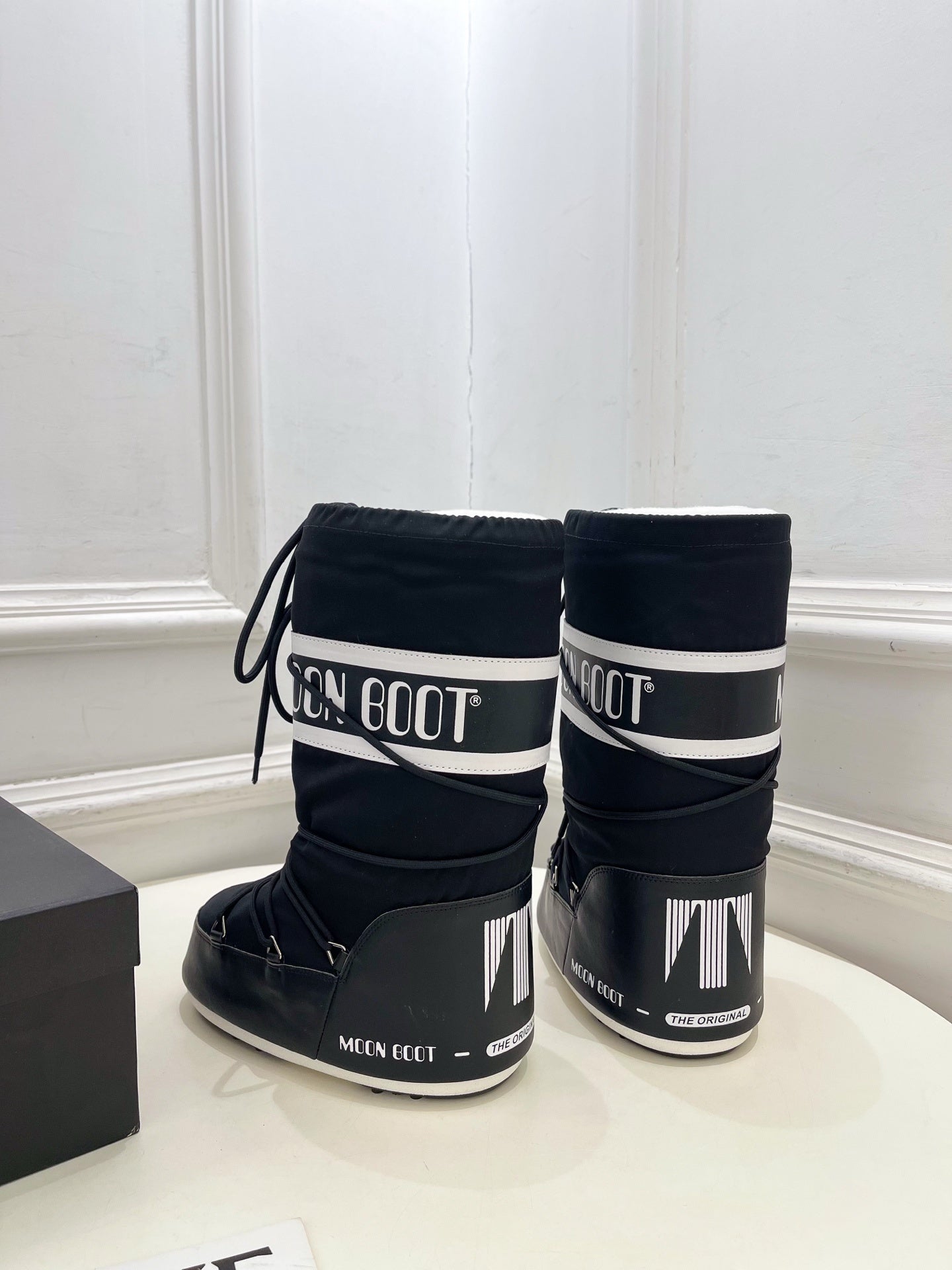 BLACK PADDED LACE-UP WINTER BOOTS