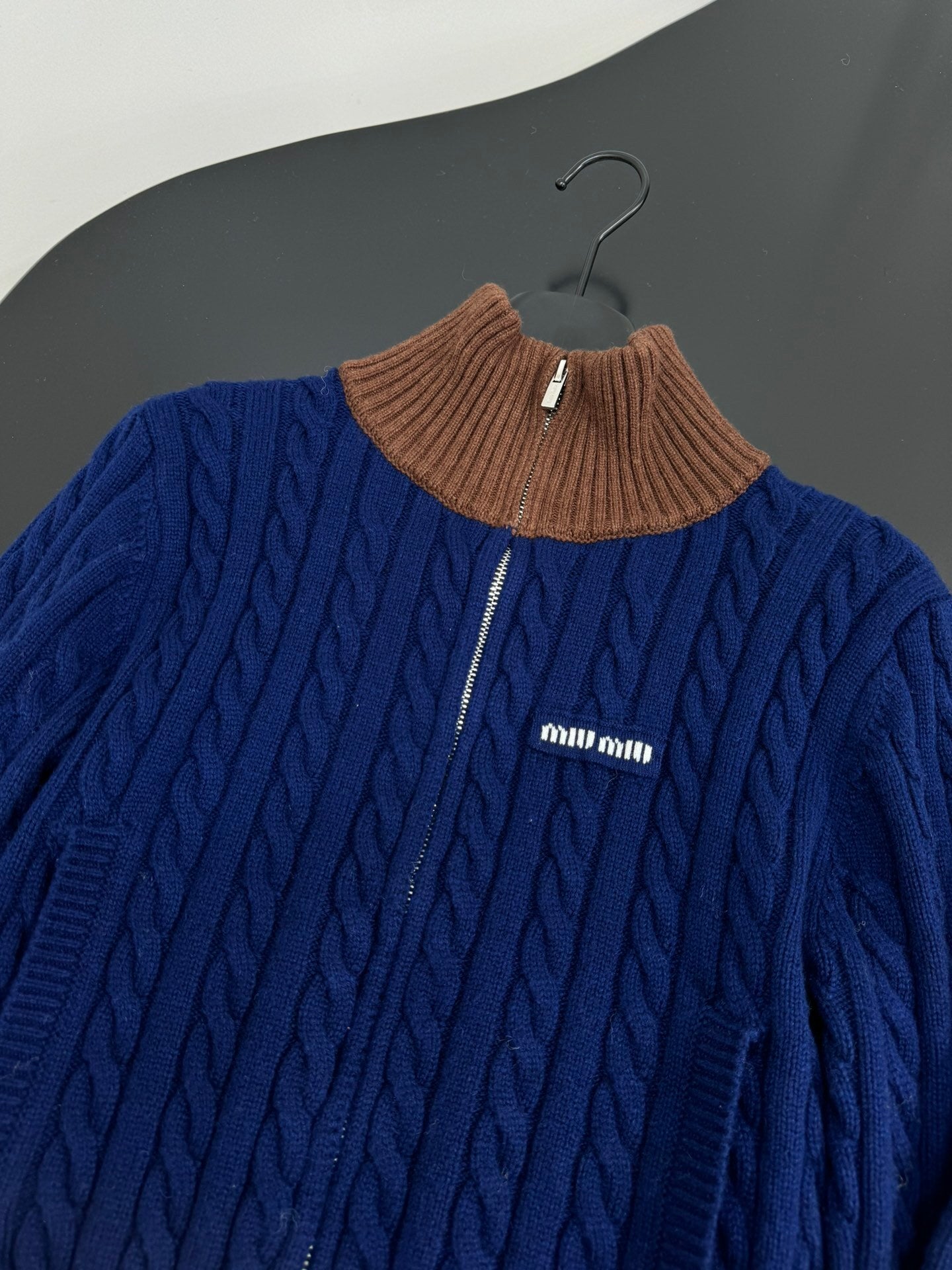 CABLE KNIT ZIP-UP SWEATER