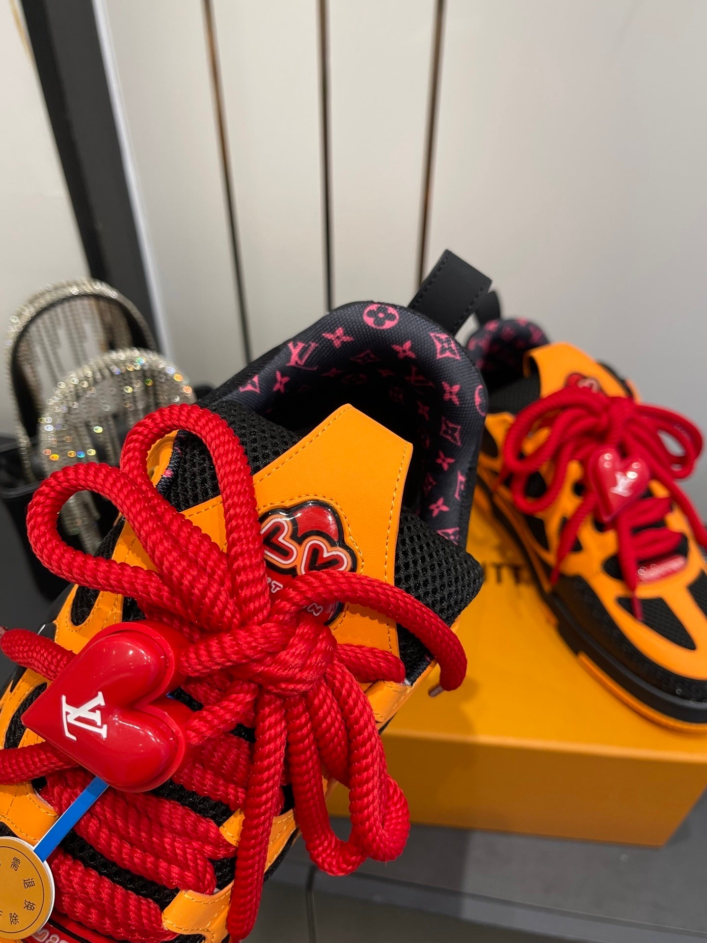 COLORBLOCK LOW-TOP SNEAKERS WITH STATEMENT LACES