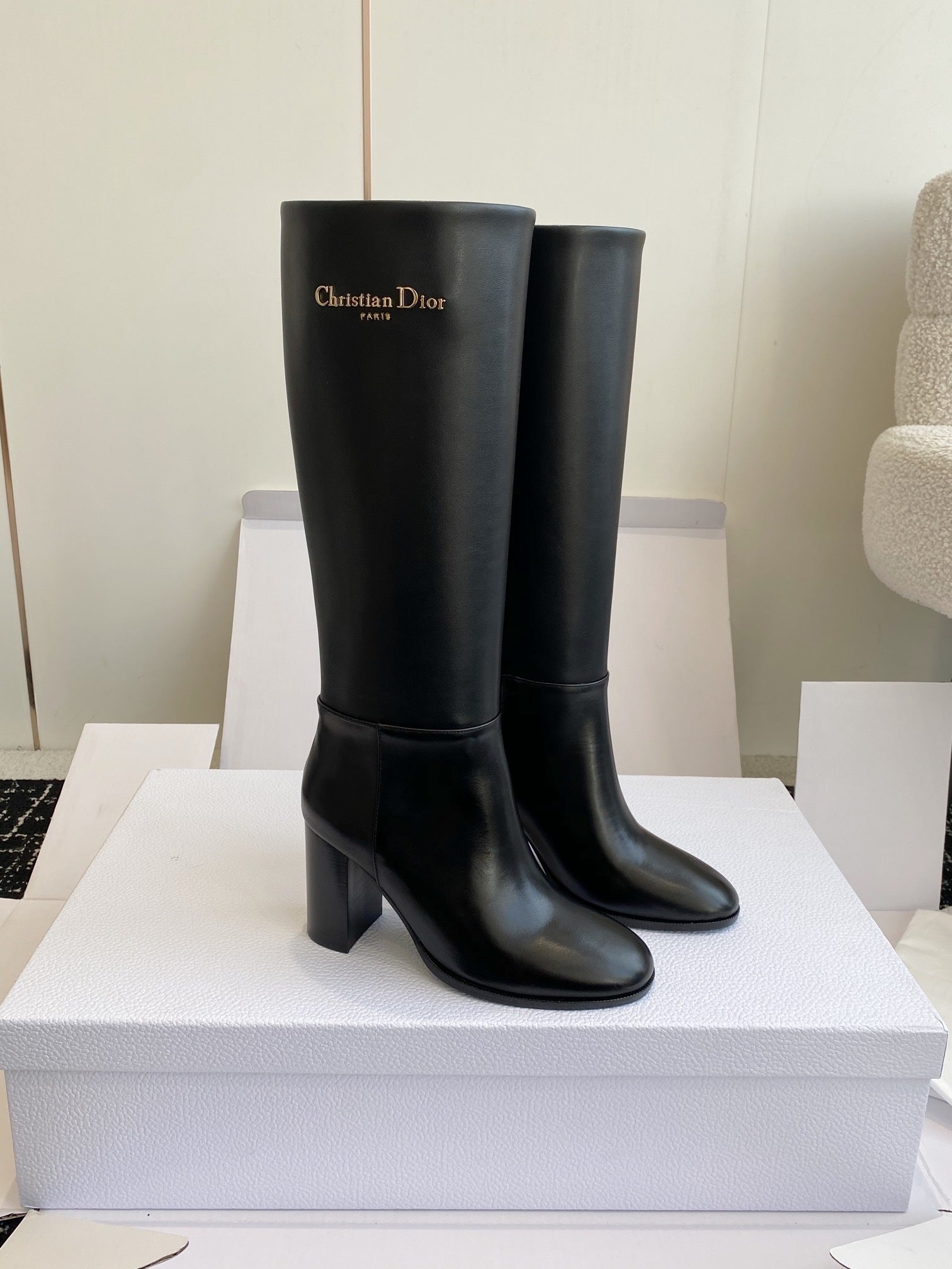 BLACK LEATHER KNEE-HIGH BLOCK HEEL BOOTS
