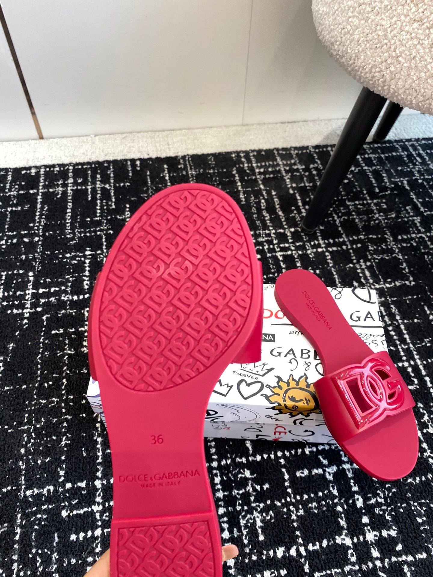 HOT PINK LOGO RUBBER SLIDES