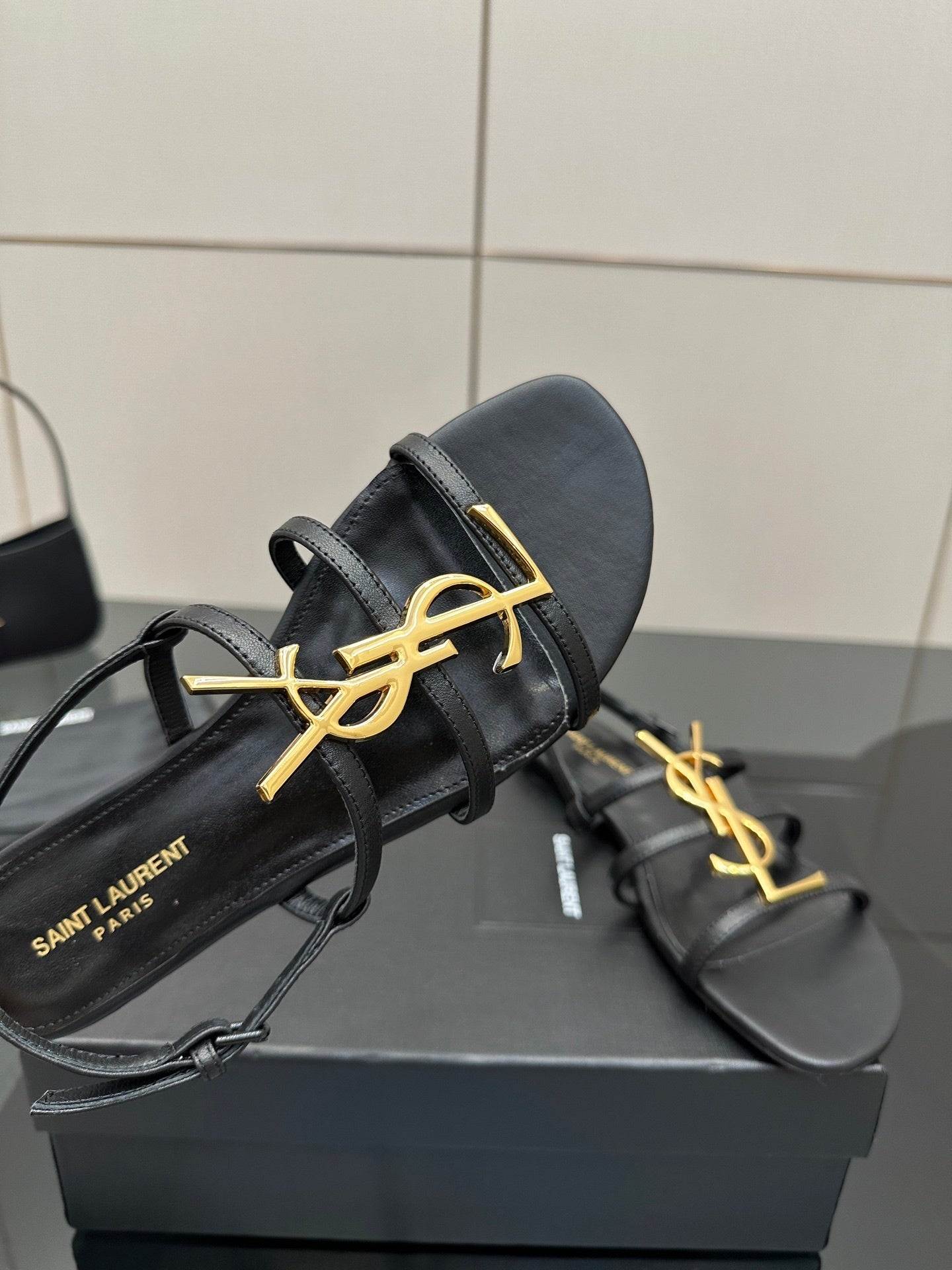 BLACK STRAPPY FLAT SANDALS WITH GOLD LOGO DETAIL