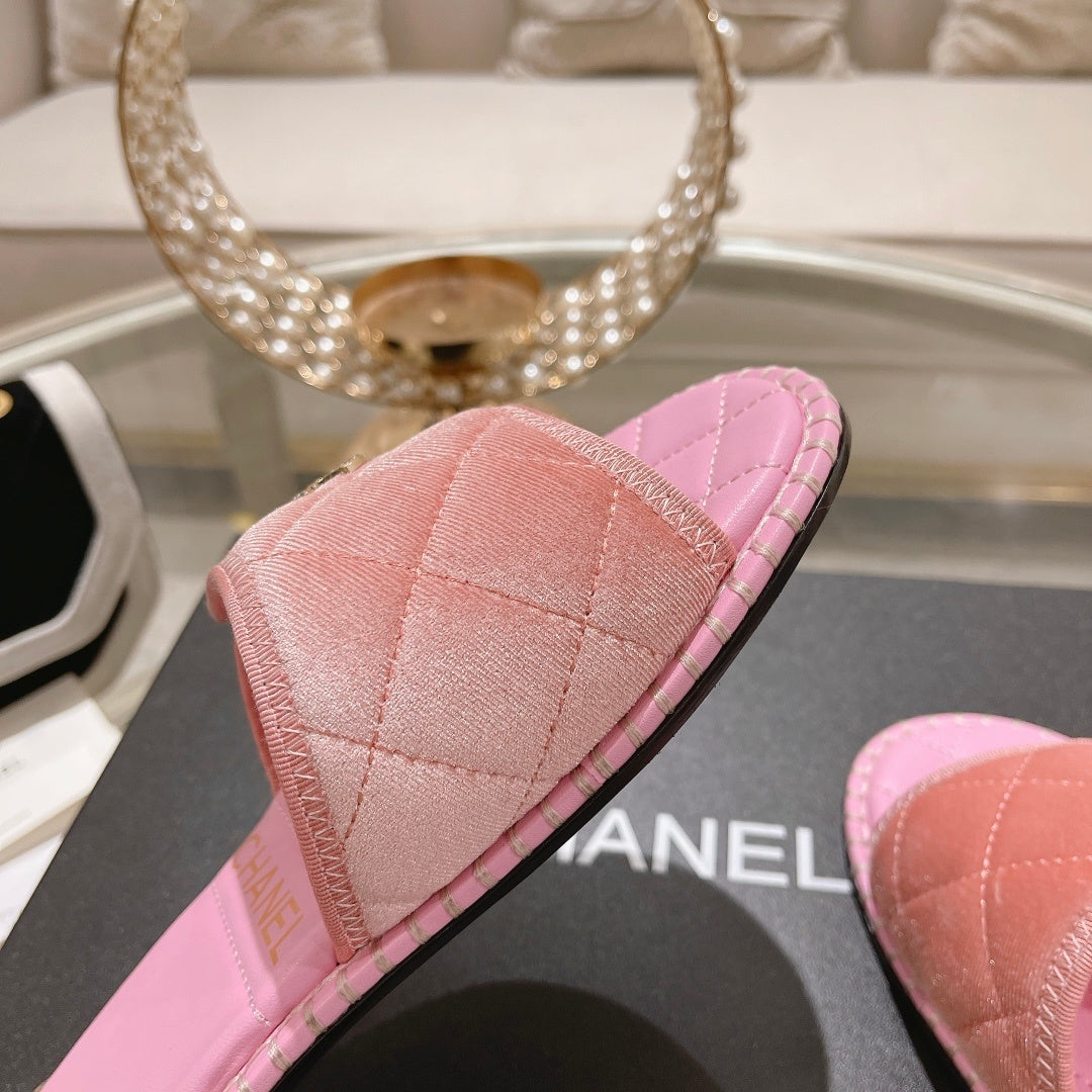PINK QUILTED SLIDES