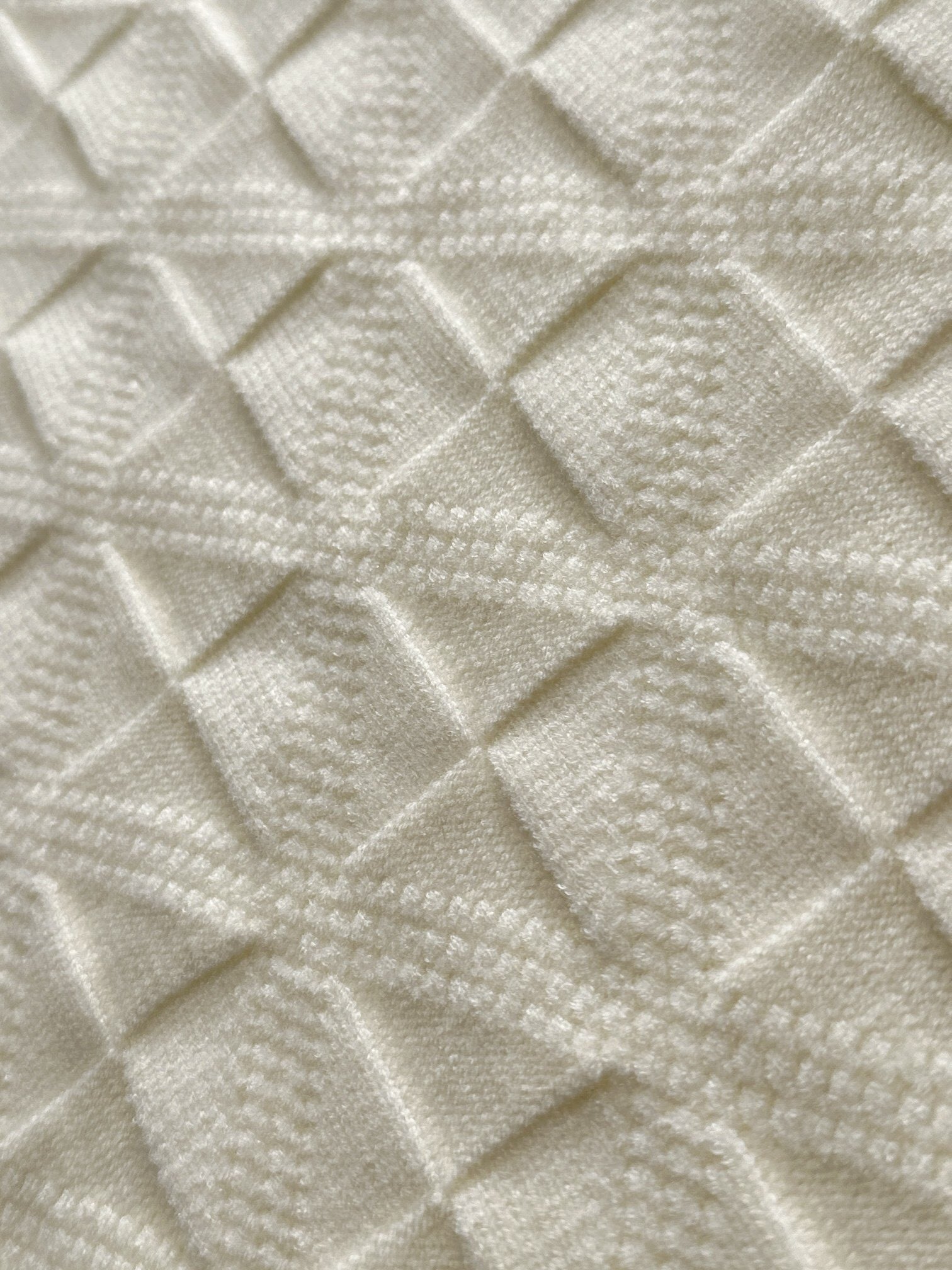 IVORY TEXTURED KNIT SWEATER WITH CONTRAST TRIM