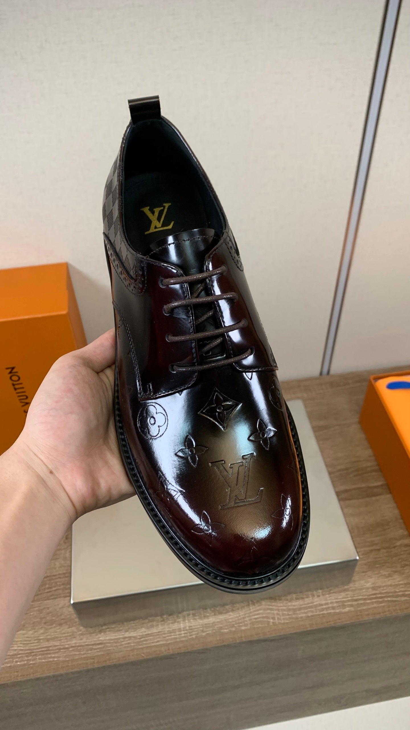 DARK BROWN PATENT LEATHER LACE-UP DRESS SHOES