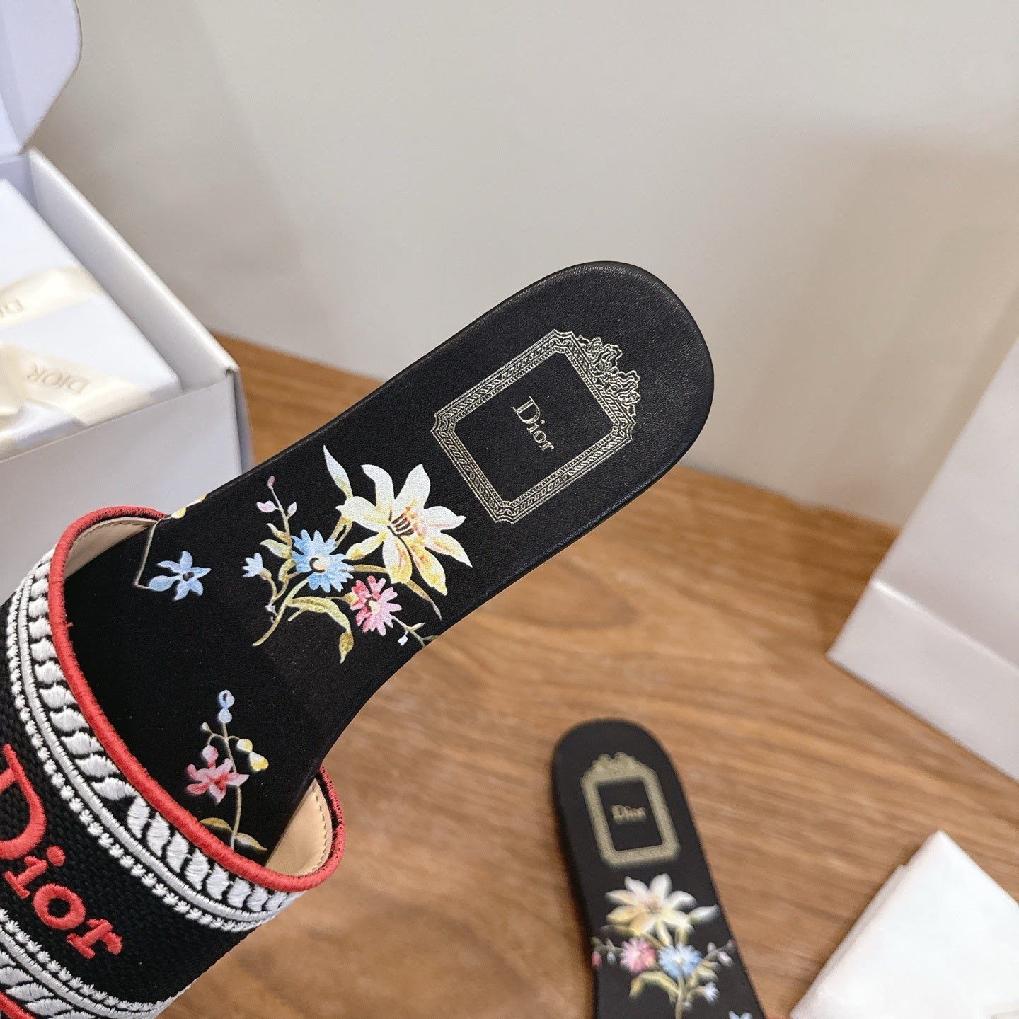 BLACK FLORAL LOGO STRAP SLIDE SANDALS