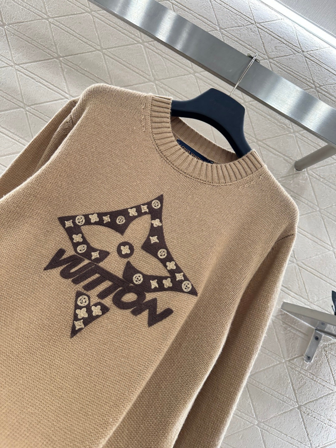 GRAPHIC CREWNECK KNIT SWEATER