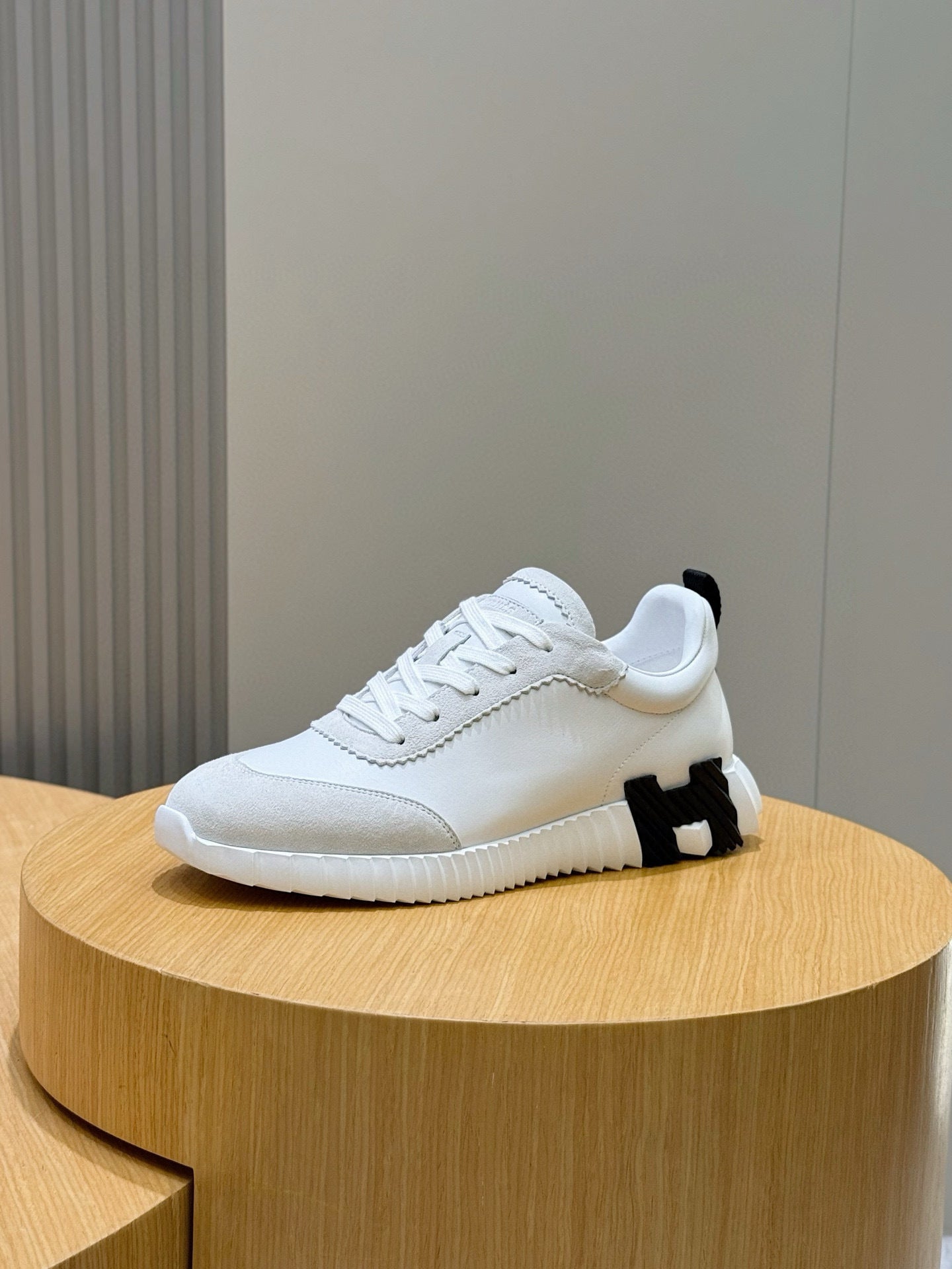 LUXURY WHITE LEATHER & SUEDE DESIGNER SNEAKERS