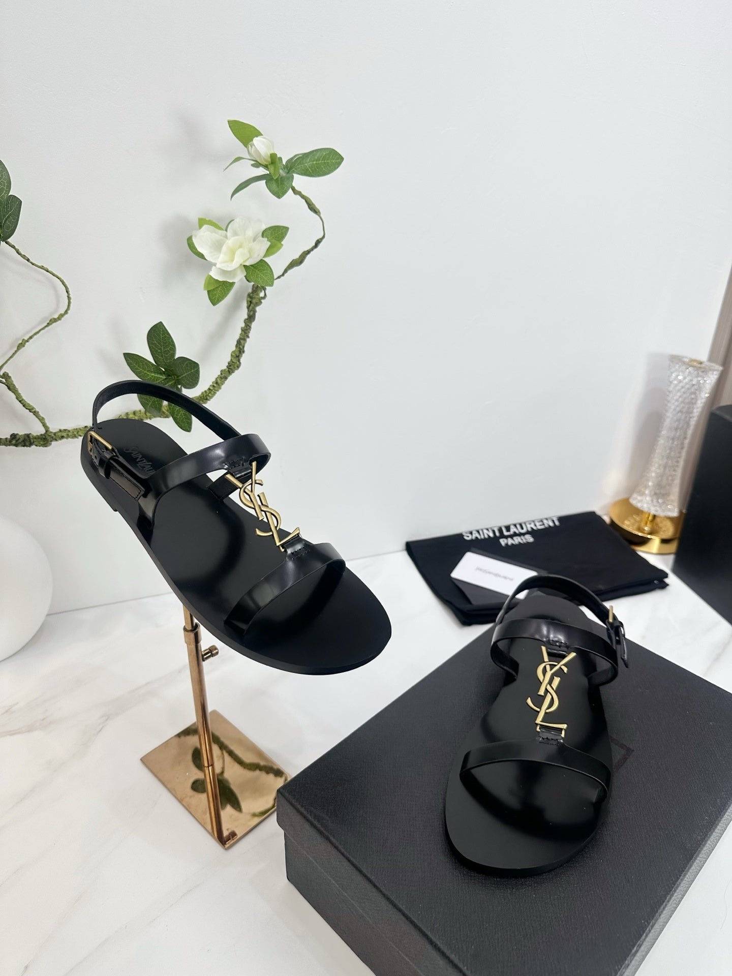 BLACK MINIMAL STRAP SANDALS WITH GOLD LOGO ACCENT