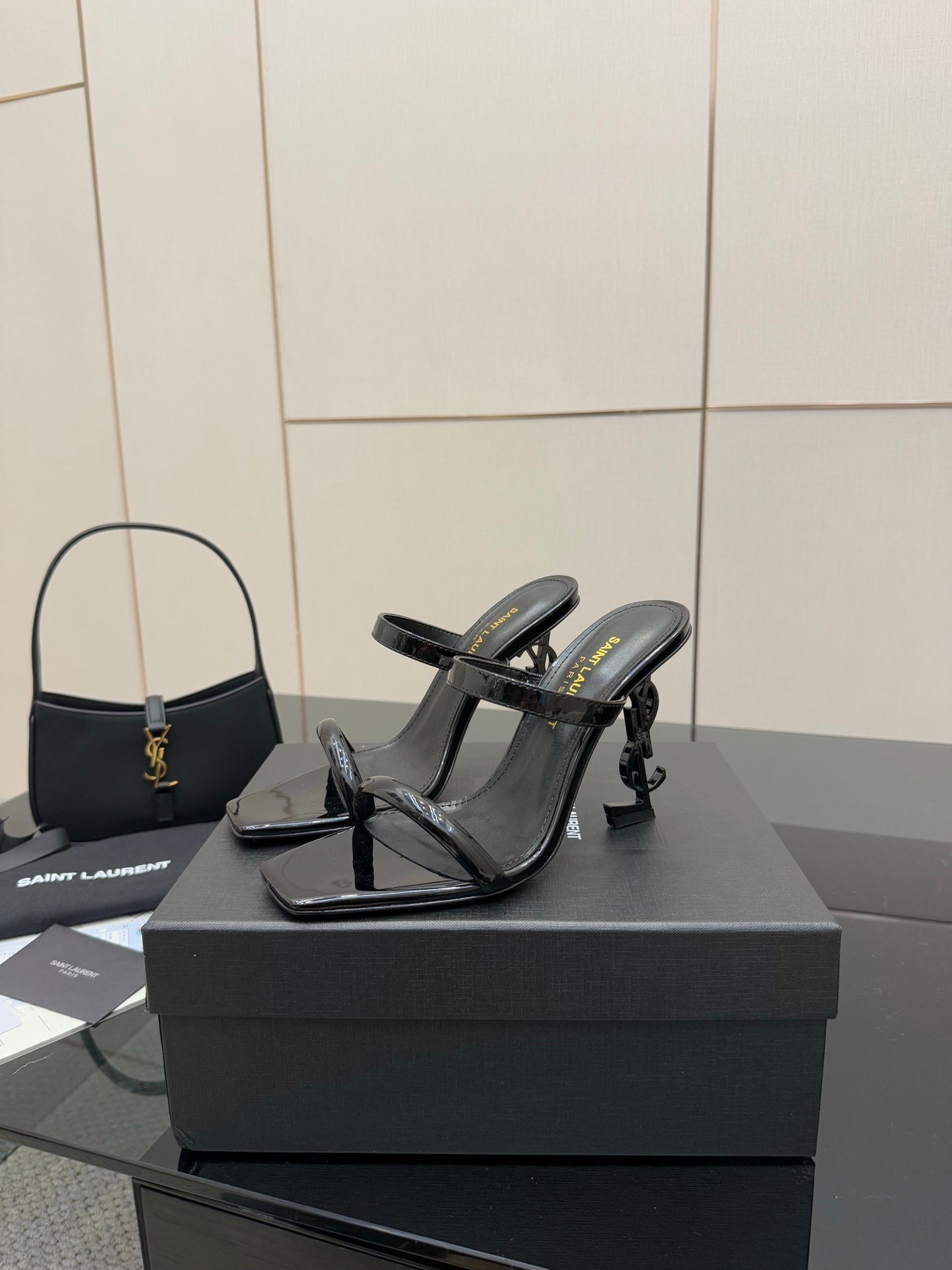 BLACK PATENT STRAPPY HEELS WITH LOGO HEEL