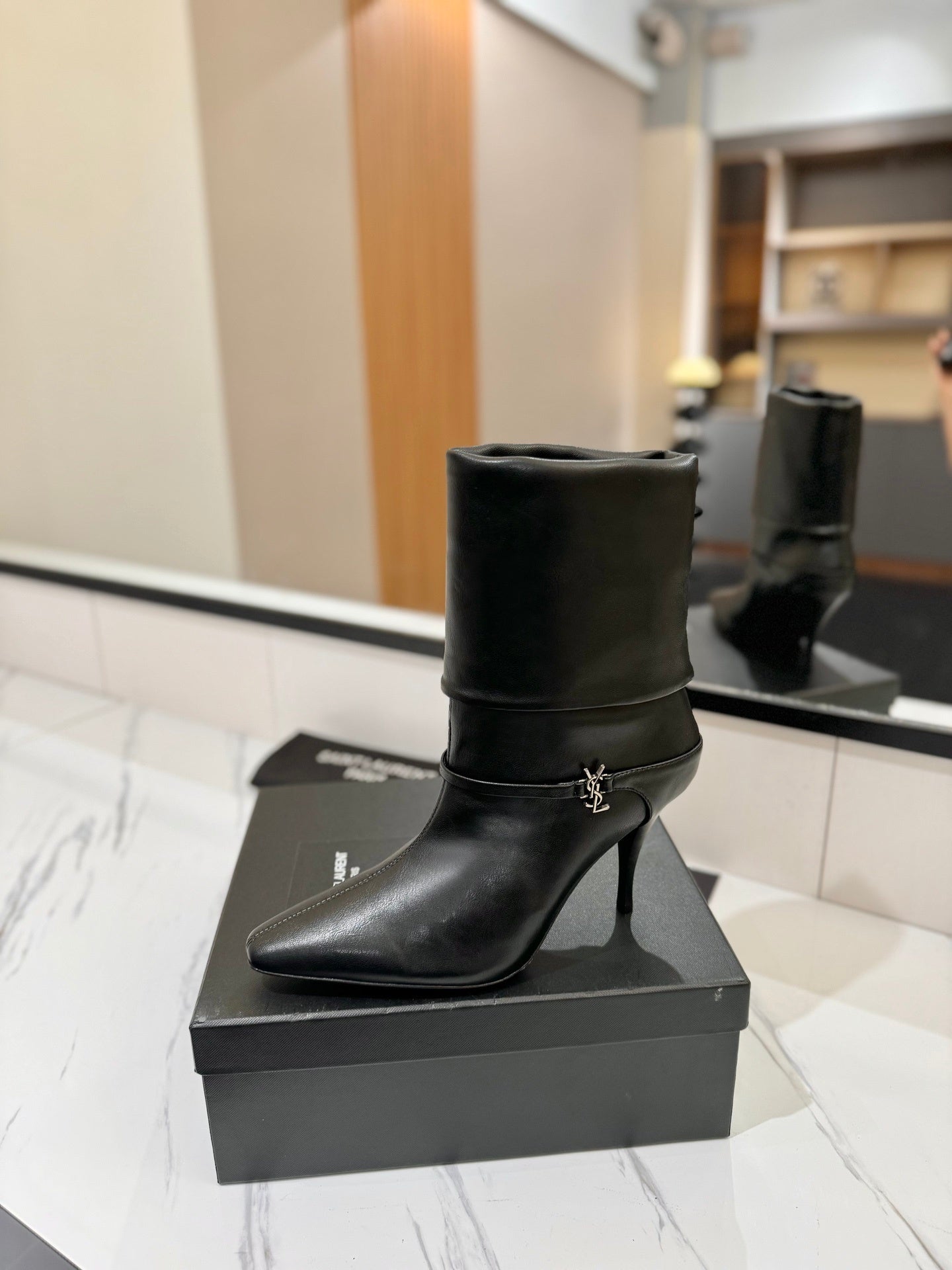 BLACK POINTED HEEL BOOTS