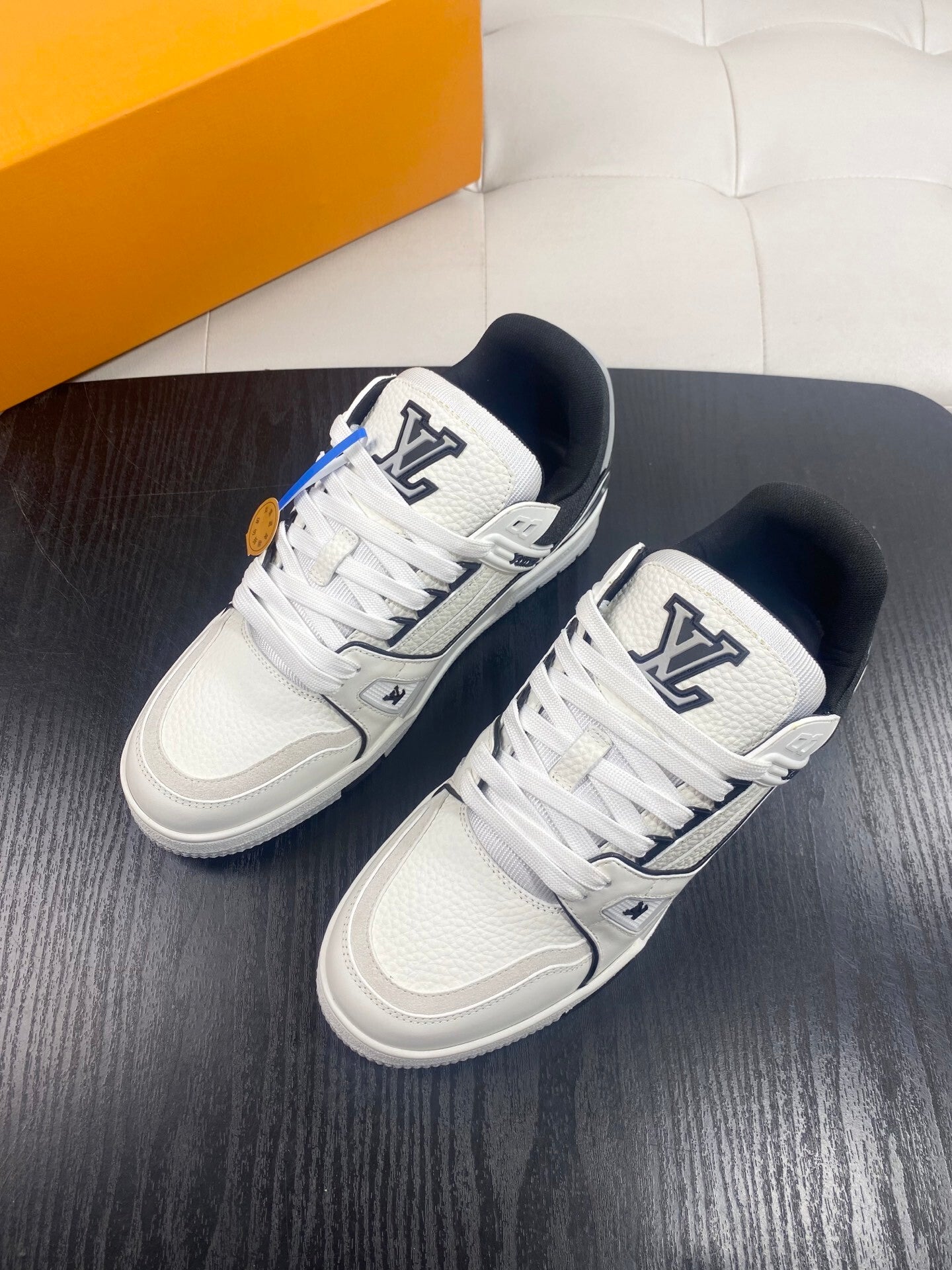 WHITE LOW-TOP SNEAKERS WITH BLACK ACCENTS