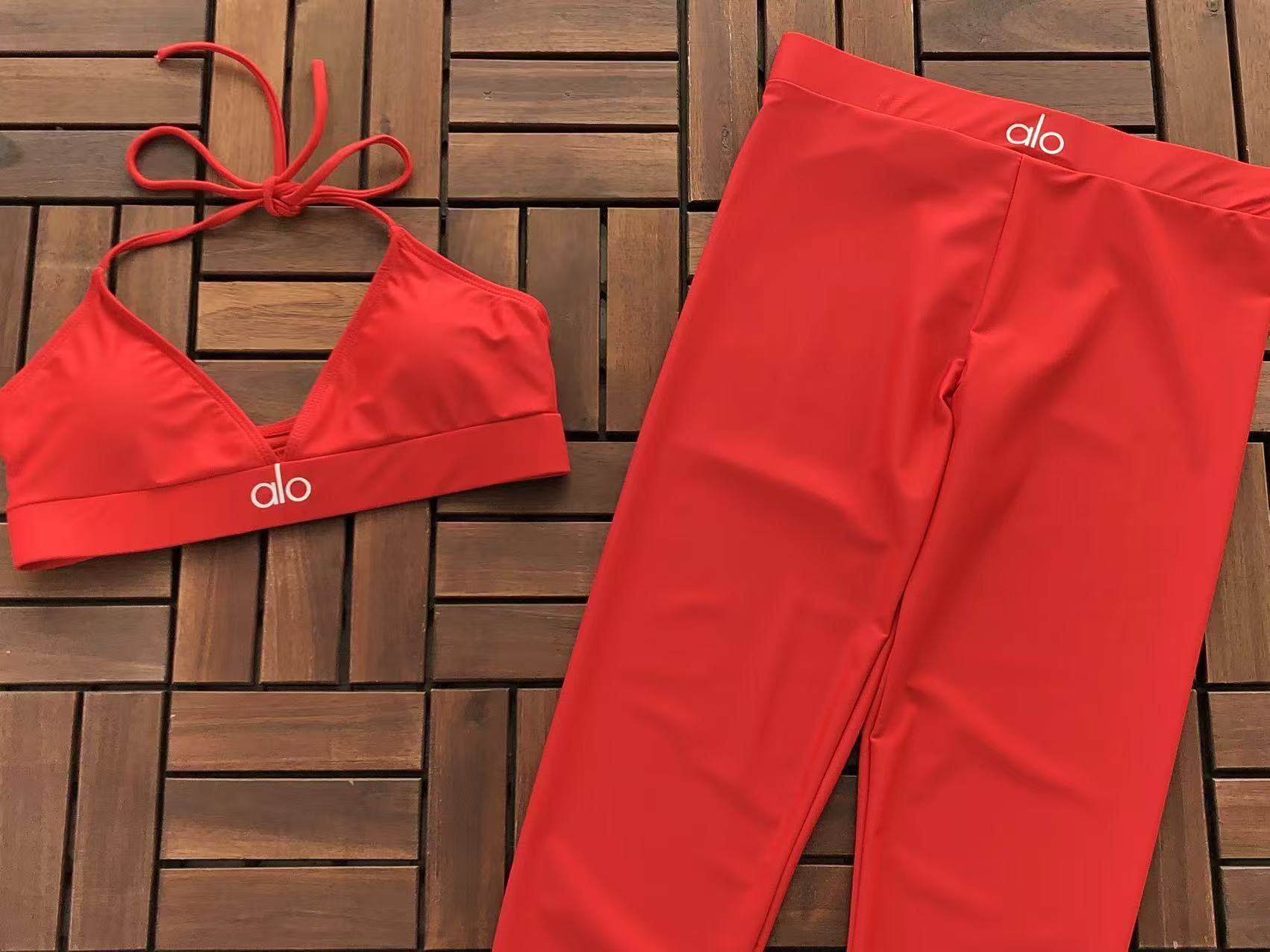 HALTER SPORTS BRA & HIGH-WAIST LEGGINGS SET