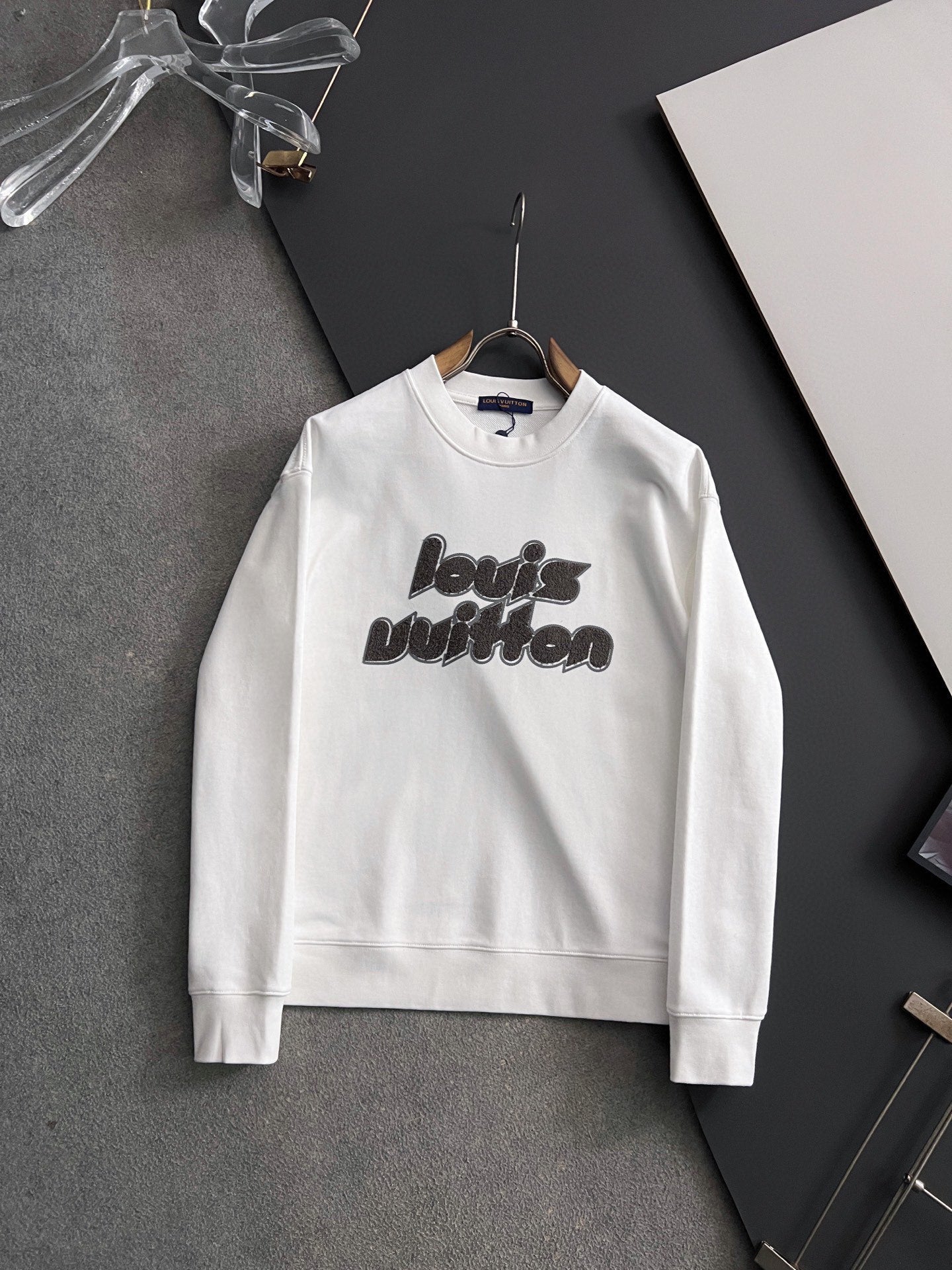 WHITE COTTON SWEATSHIRT WITH EMBOSSED FRONT GRAPHIC