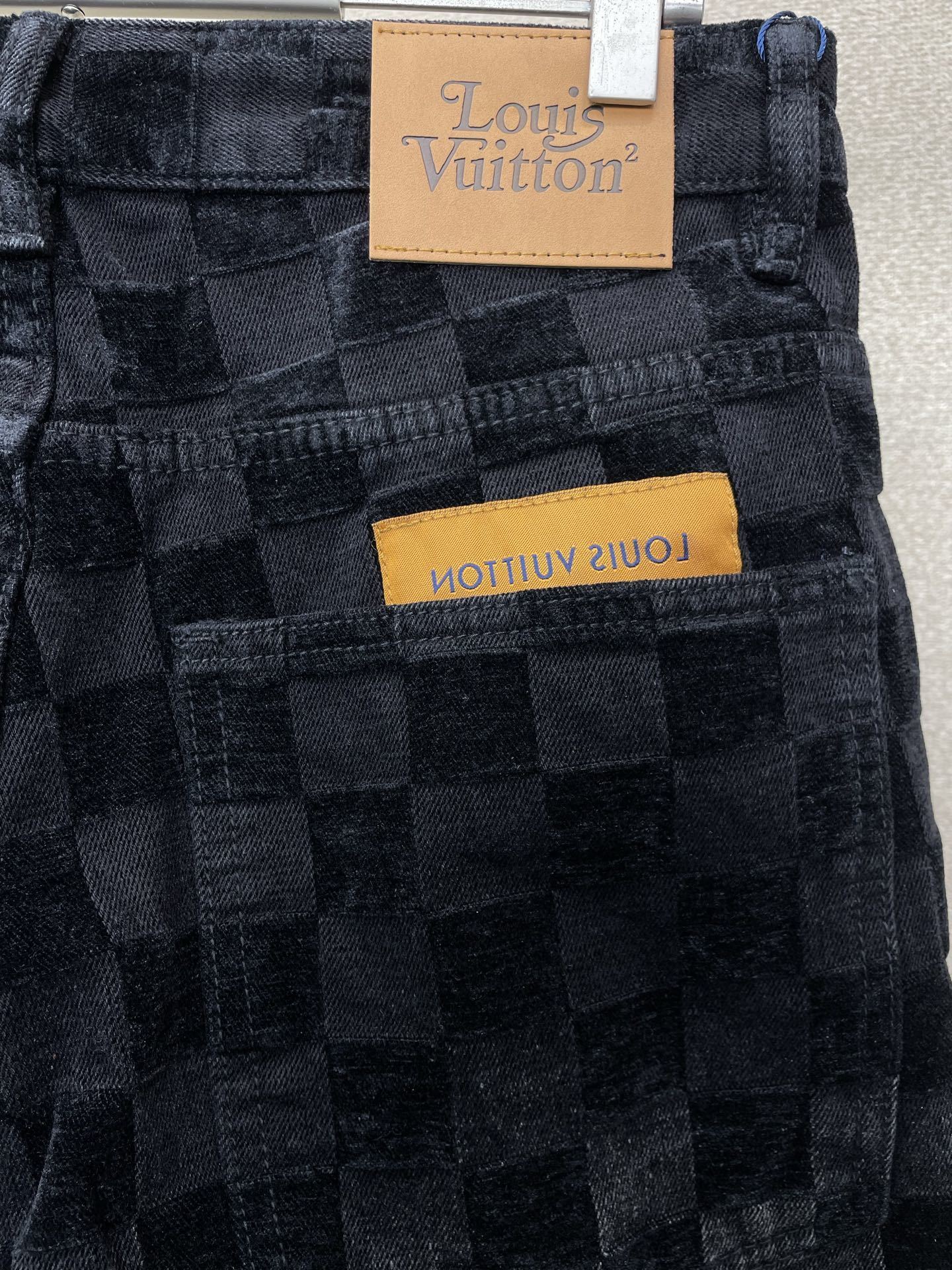 SCHWARZE KARIERTE HOSE MIT GERADEM BEINNEN