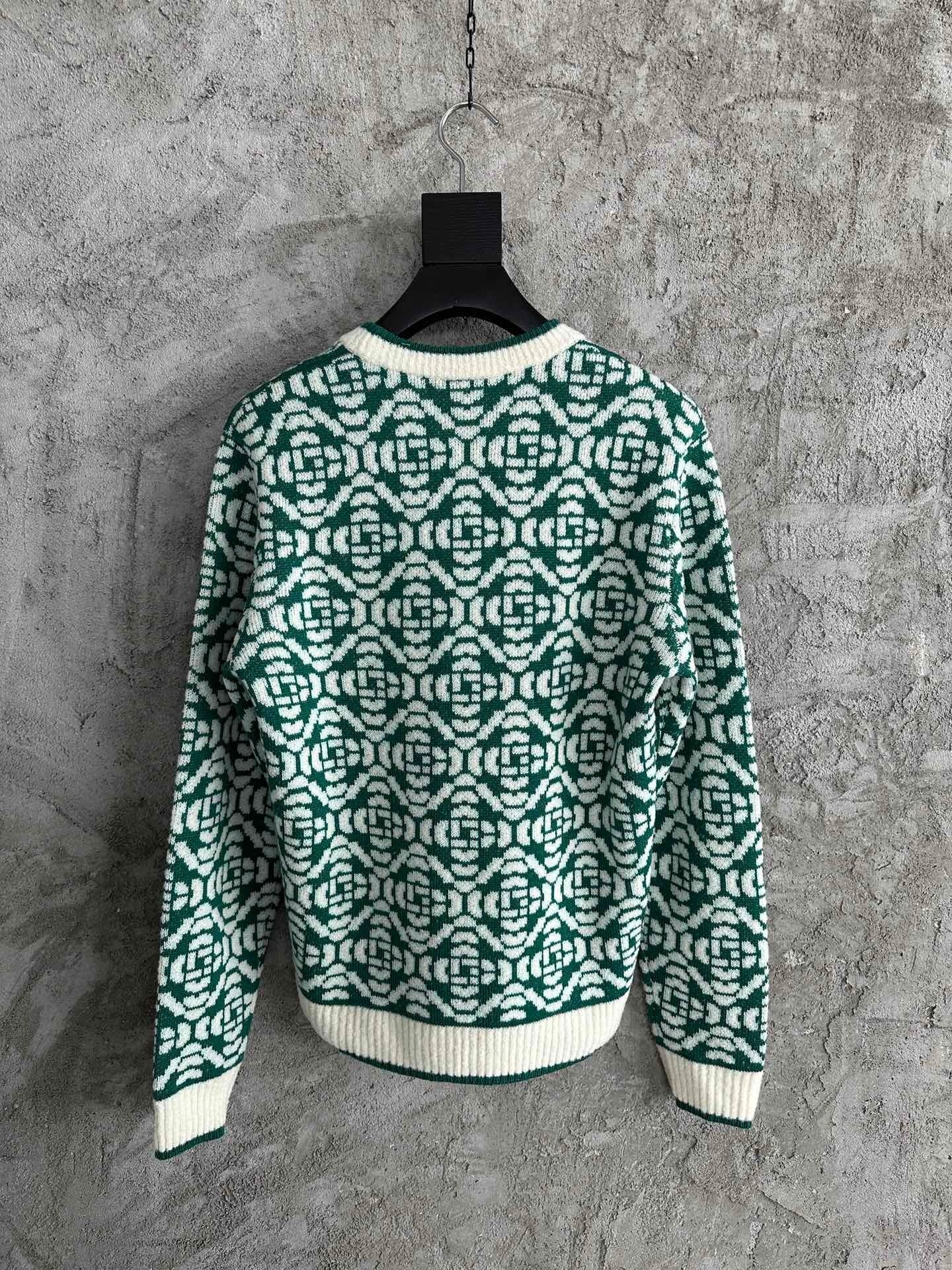 GEOMETRIC PATTERN KNIT SWEATER