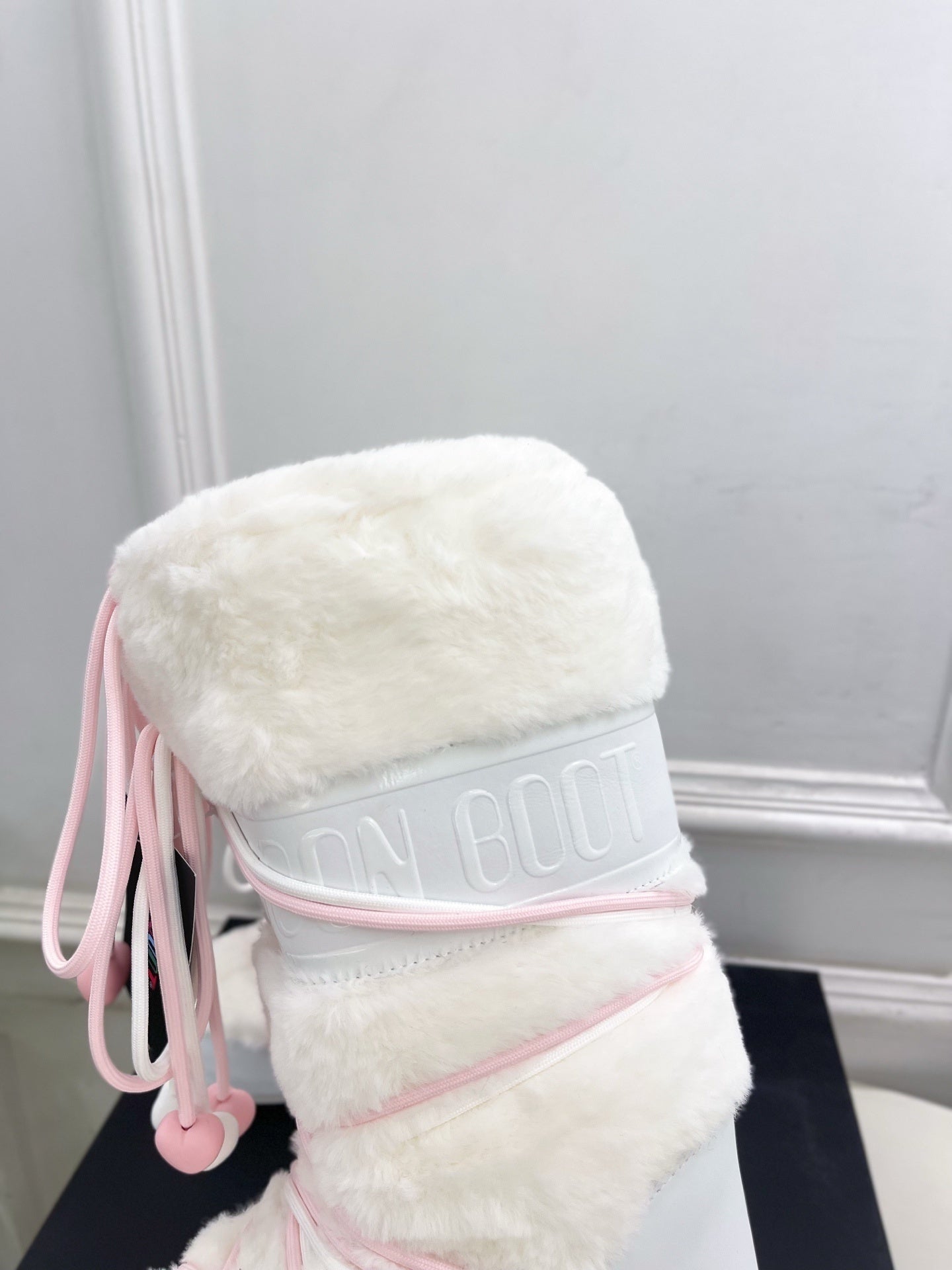 WHITE FAUX FUR LINED WINTER BOOTS WITH PINK HEART LACES