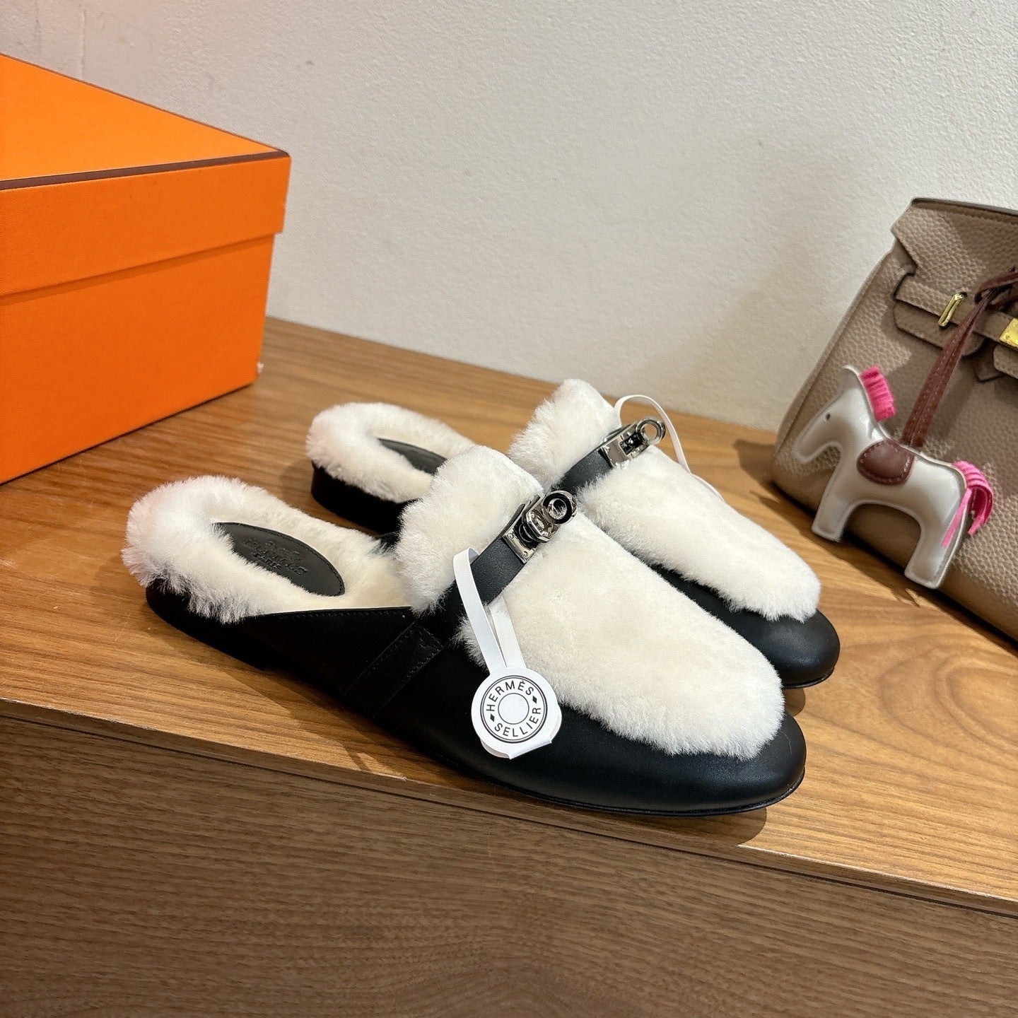 BLACK FAUX FUR LEATHER MULE SLIPPERS