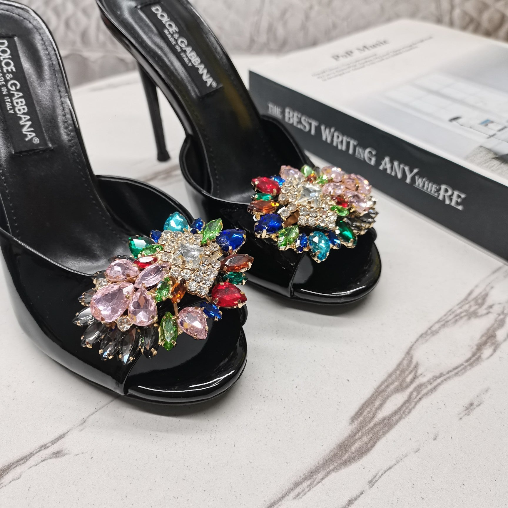 BLACK GLOSSY MULE HEEL SANDALS WITH MULTICOLOR CRYSTAL EMBELLISHMENT