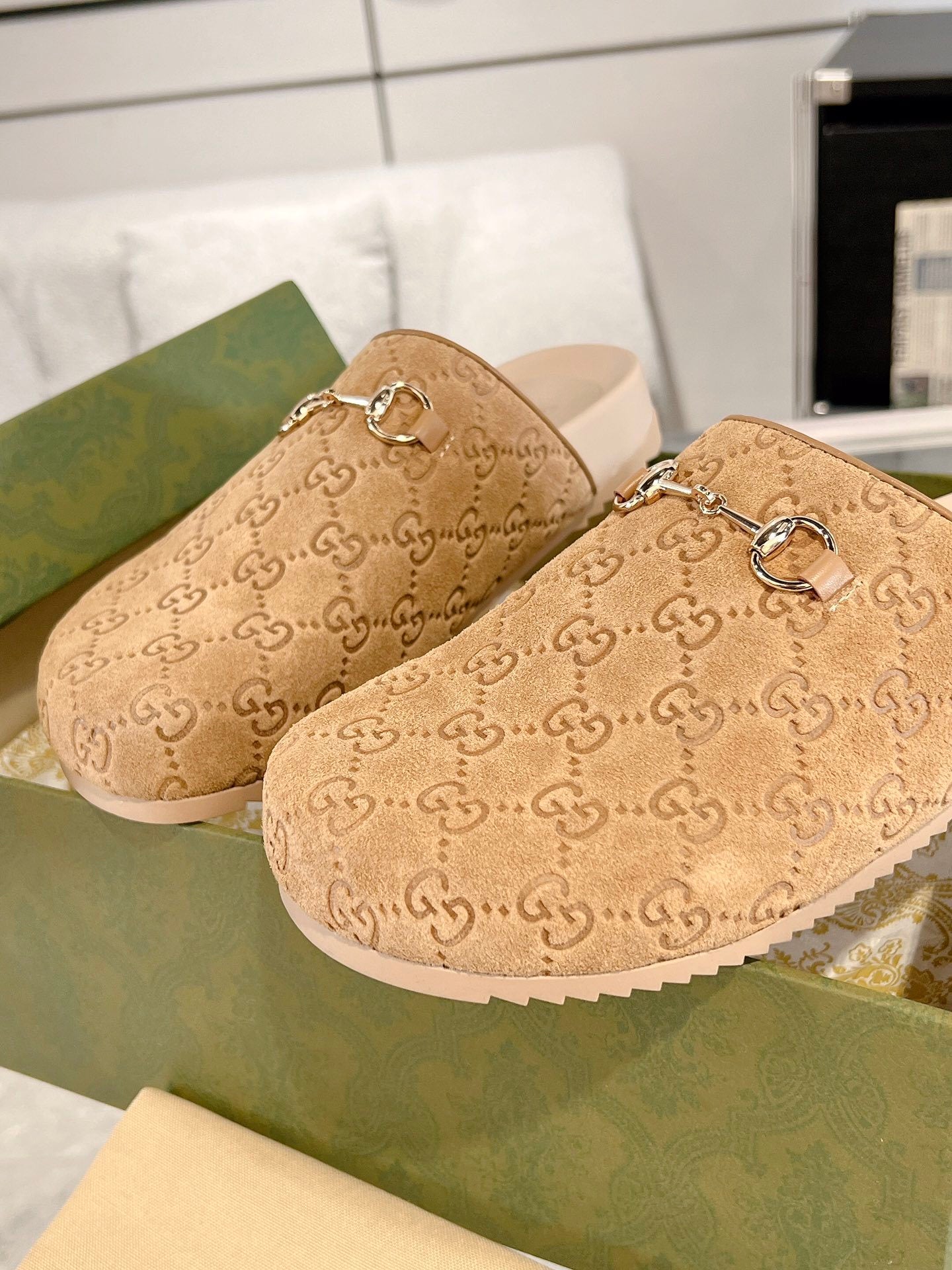 BEIGE EMBOSSED MULE SLIDES
