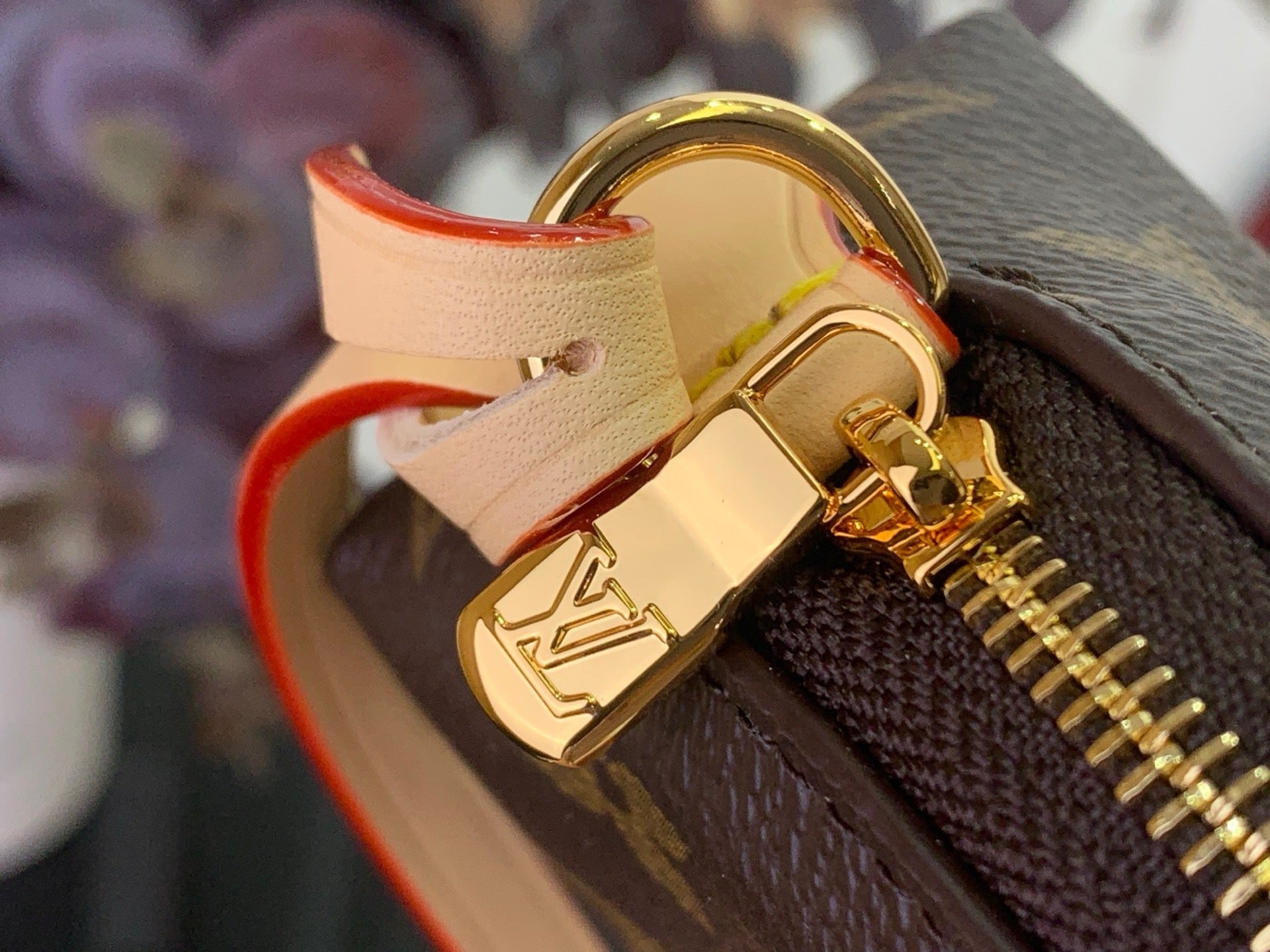 COMPACT DOME CROSSBODY BAG