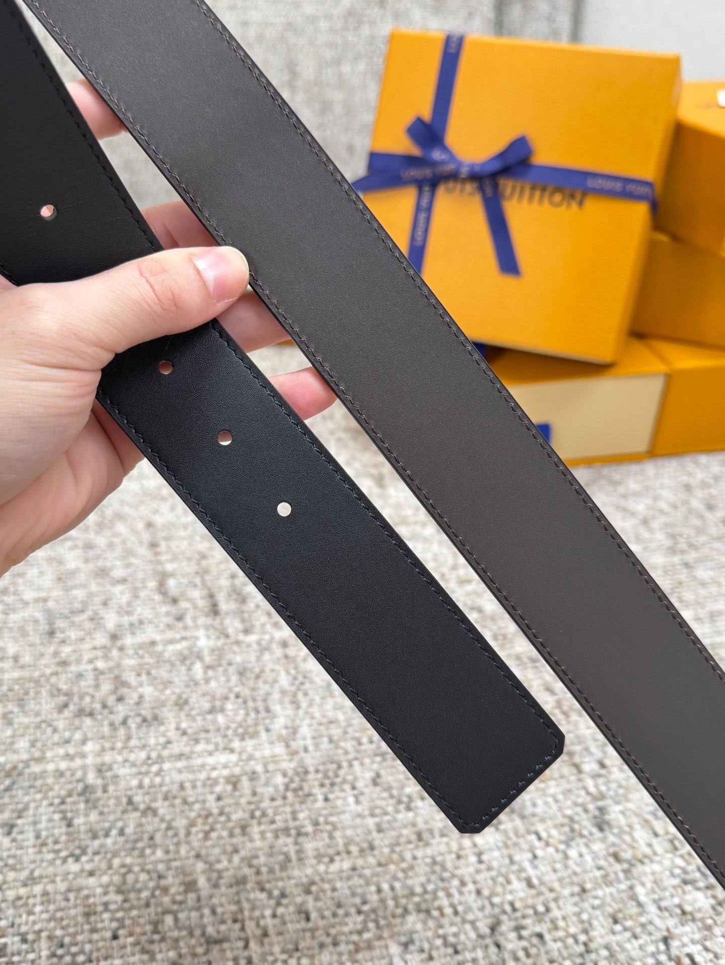 MINIMAL LEATHER BELT – MATTE BUCKLE STYLE