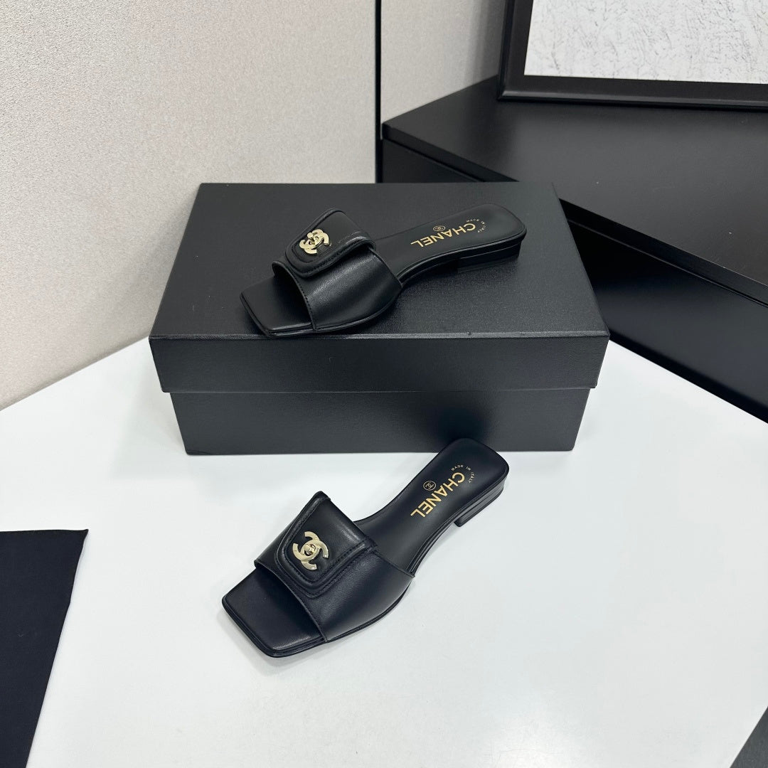 BLACK CLASSIC SLIDE SANDALS