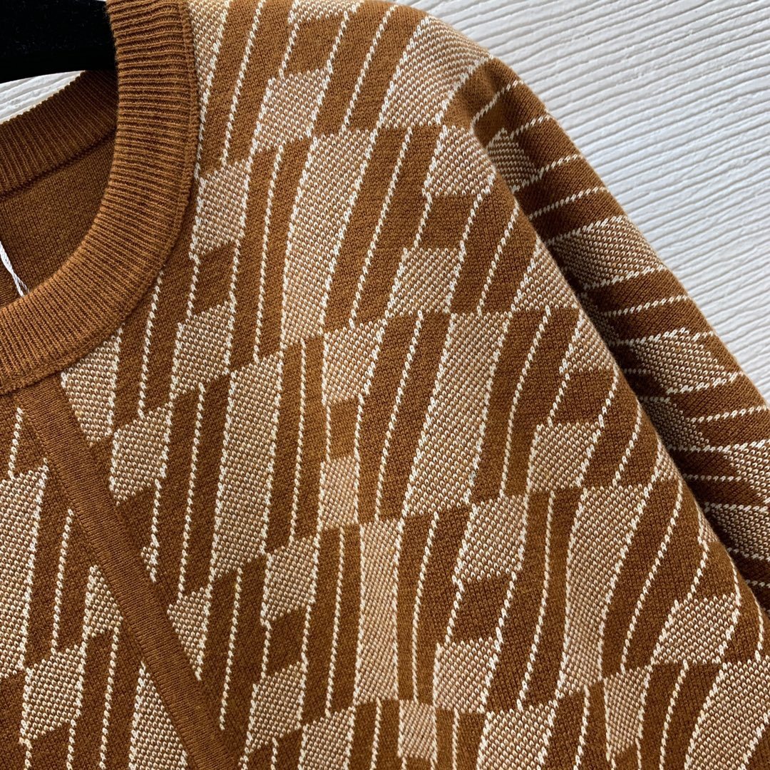 GEOMETRIC JACQUARD KNIT SWEATER IN WARM BROWN TONES